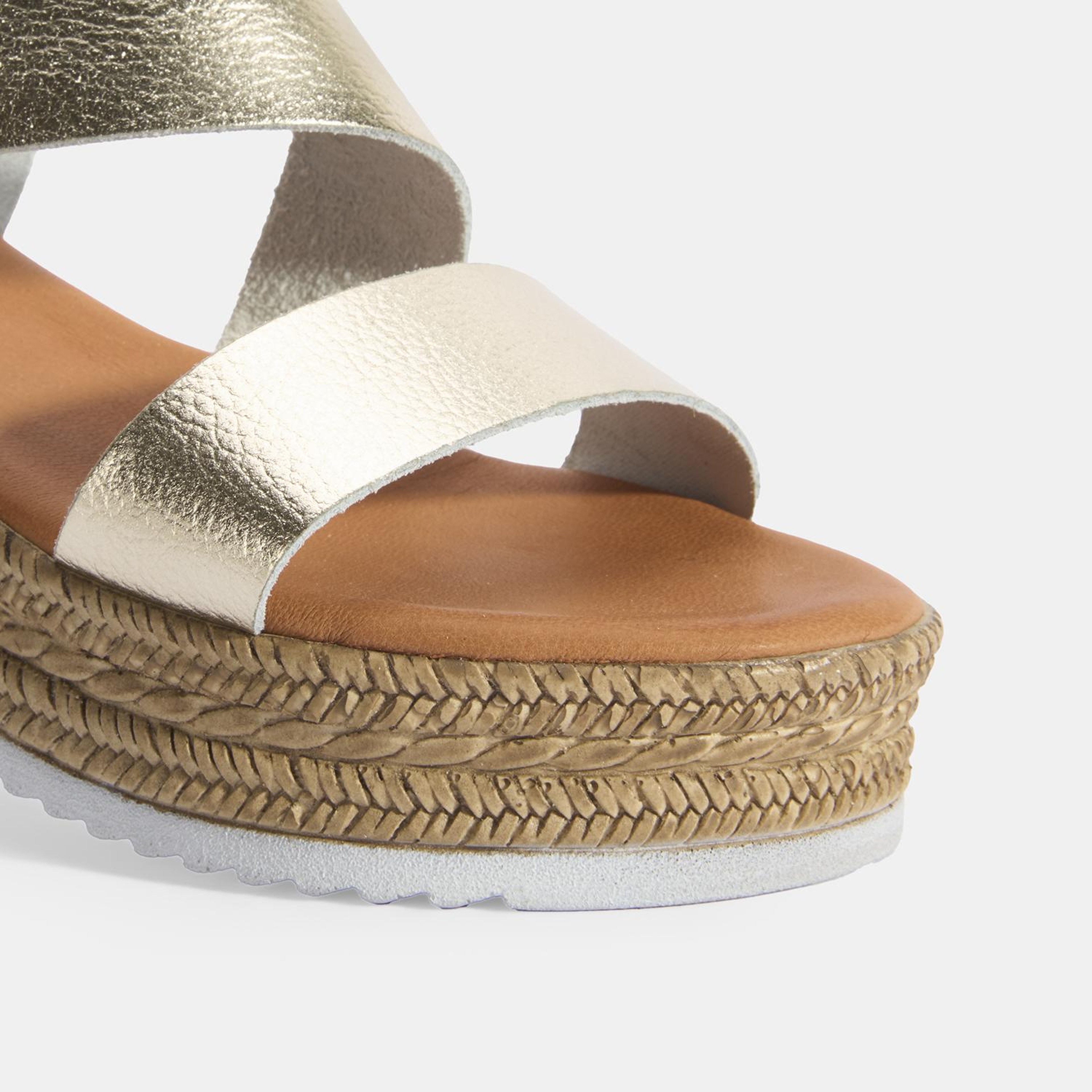 Kadın Gold Ayarlanabilir Tokalı Dolgu Topuklu Deri Sandalet