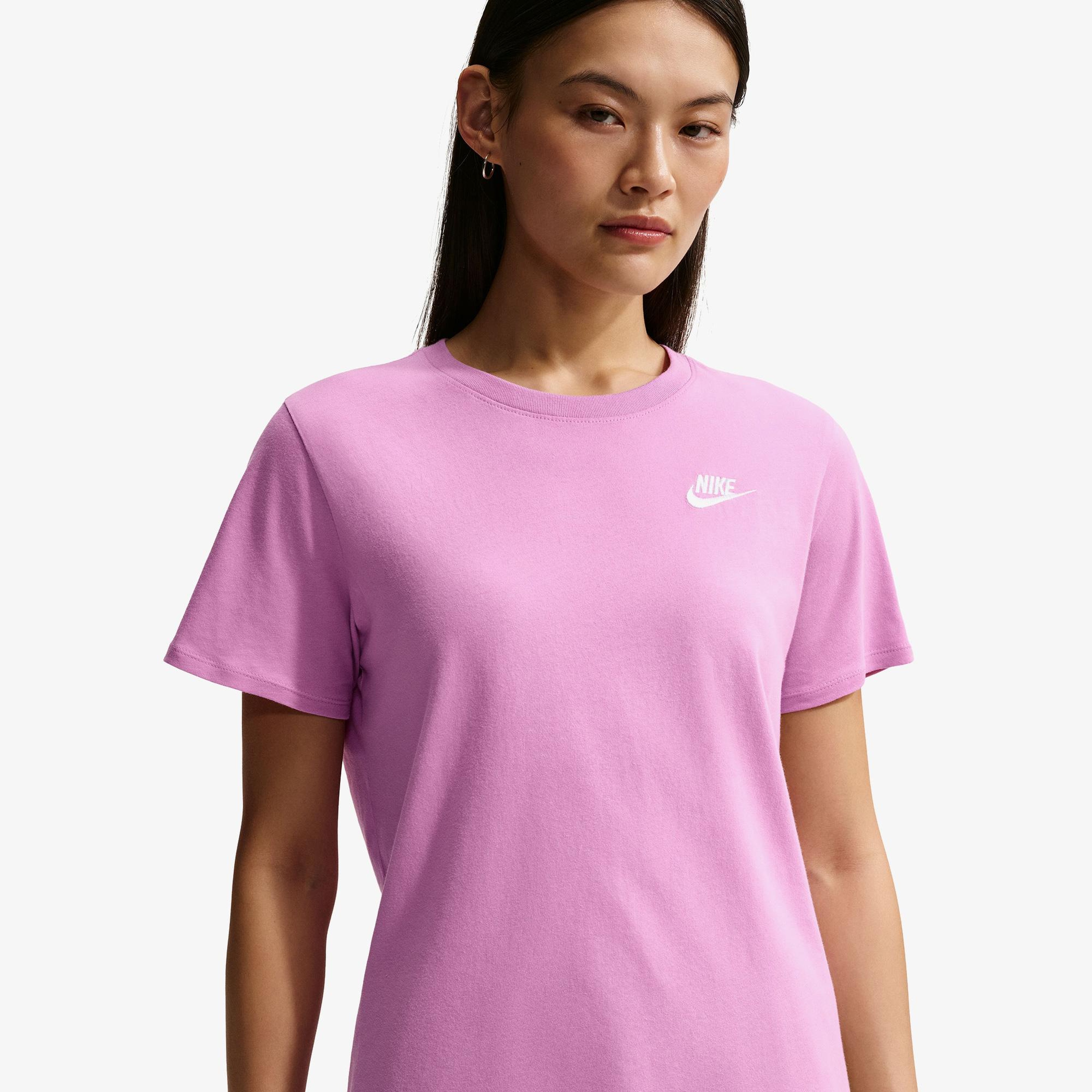 Nike Sportswear Club Essentials Kadın Pembe T-Shirt