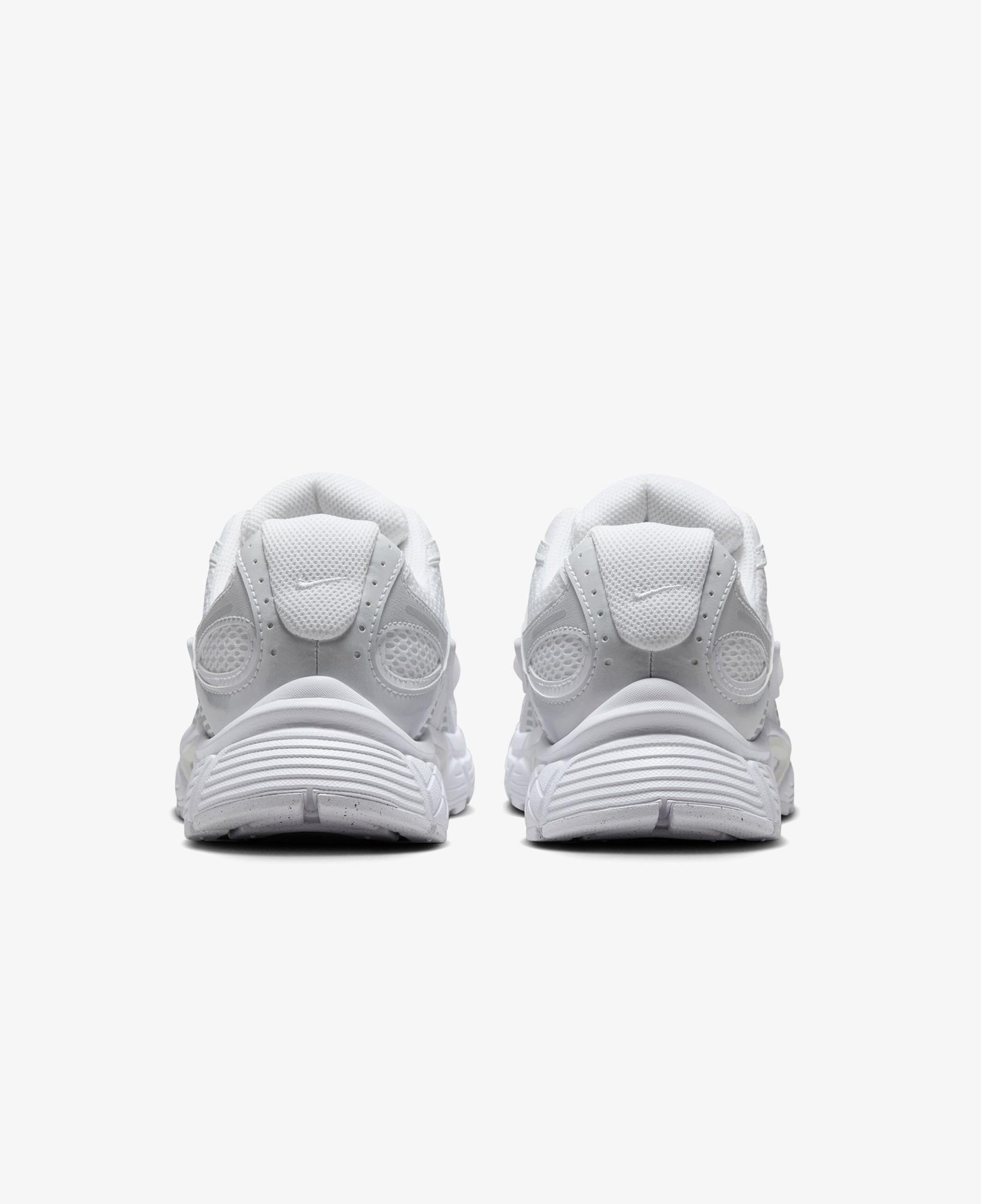 Nike V5 RNR Kadın Beyaz Spor Ayakkabı