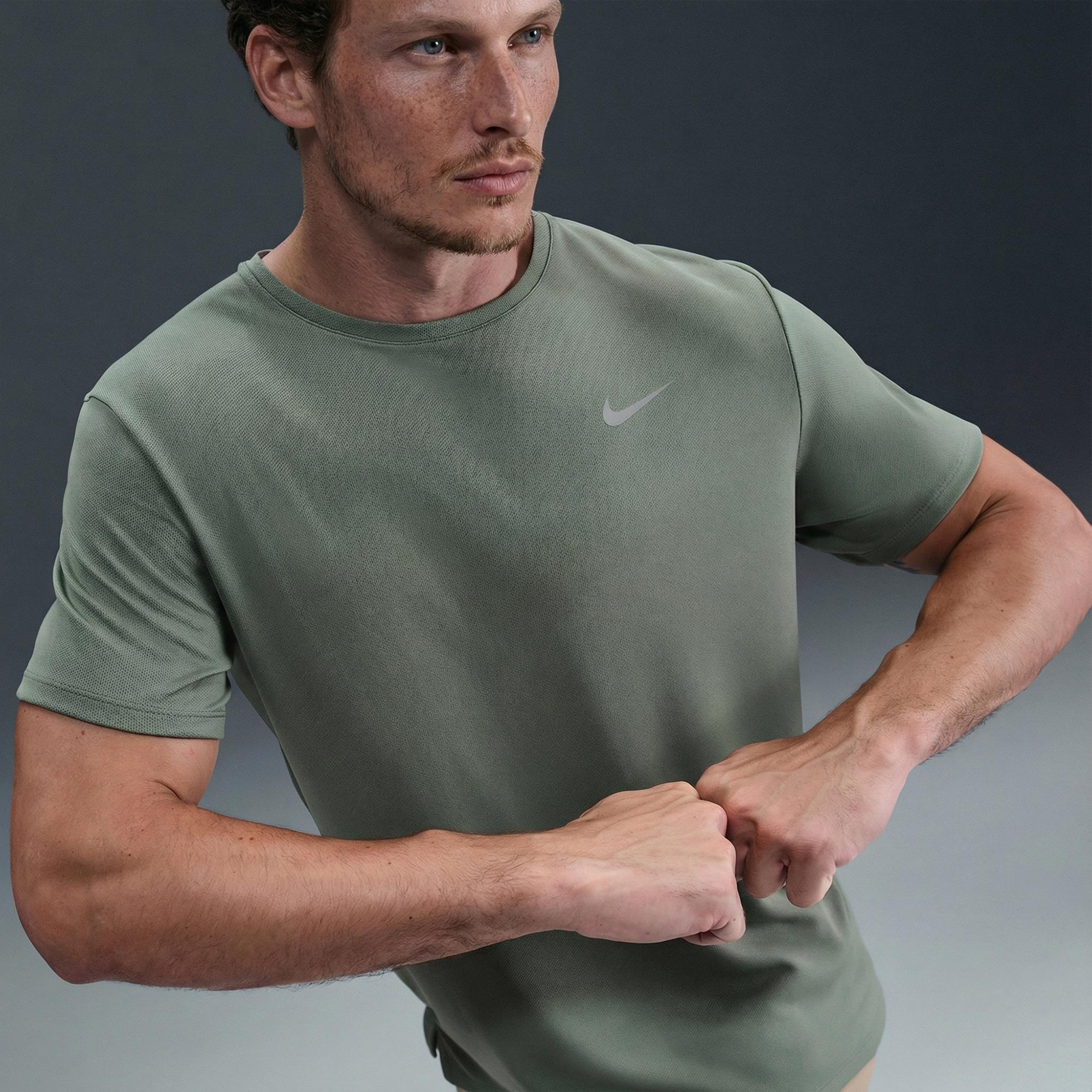 Nike Dri-Fit Miler Erkek Yeşil T-Shirt