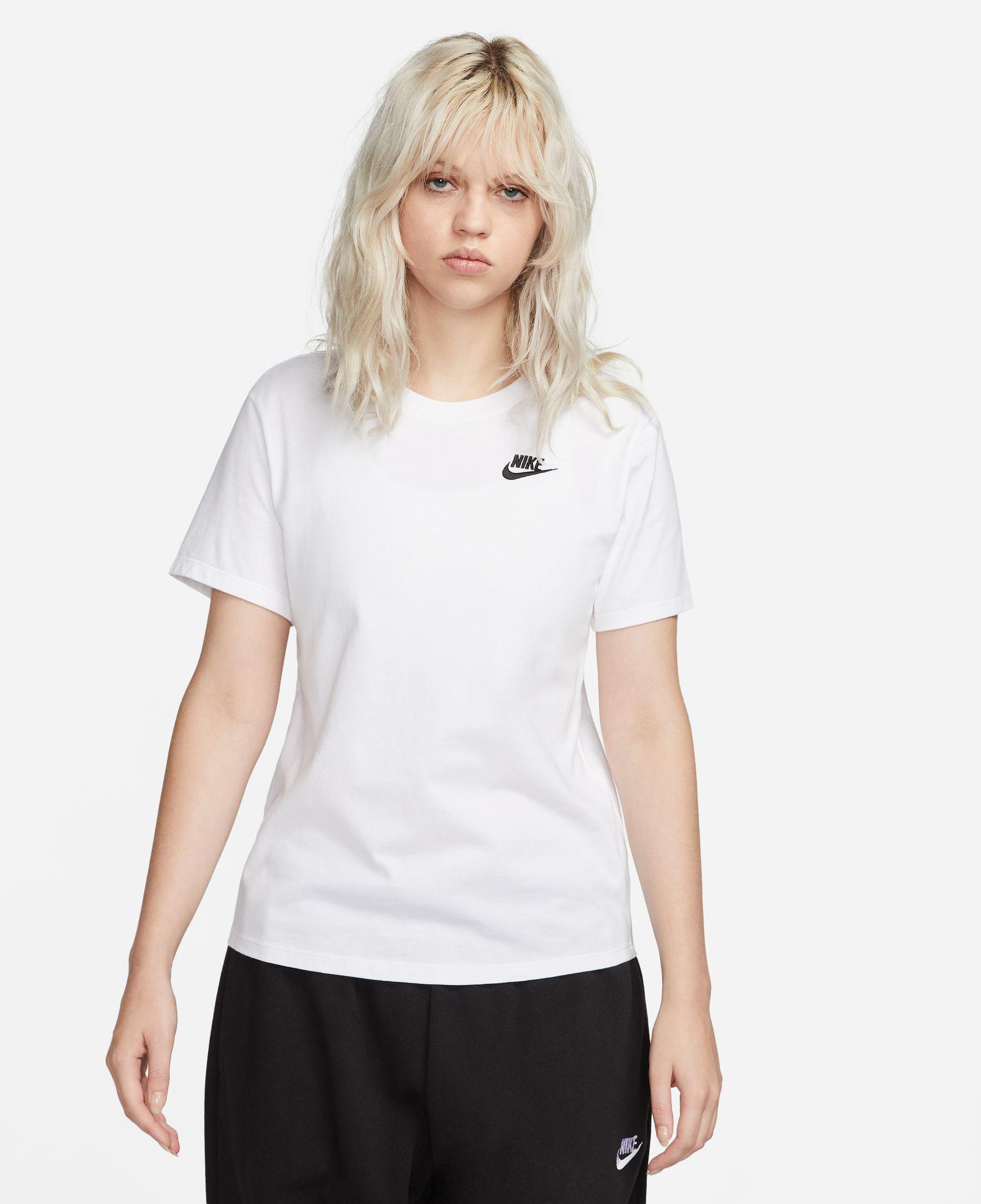 Nike Sportswear Club Kadın Beyaz T-Shirt