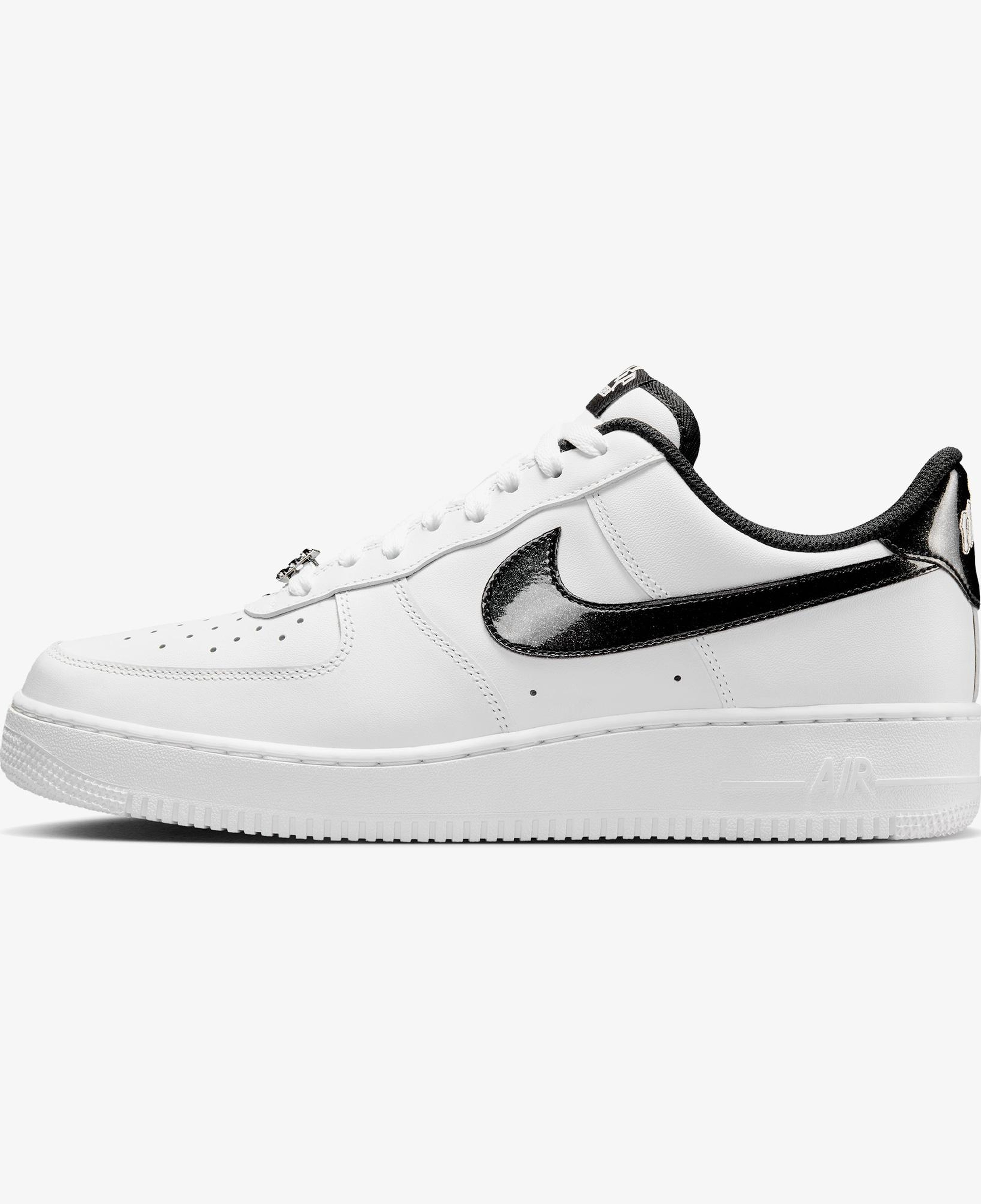 Nike Air Force 1 '07 LV8 Erkek Beyaz Spor Ayakkabı