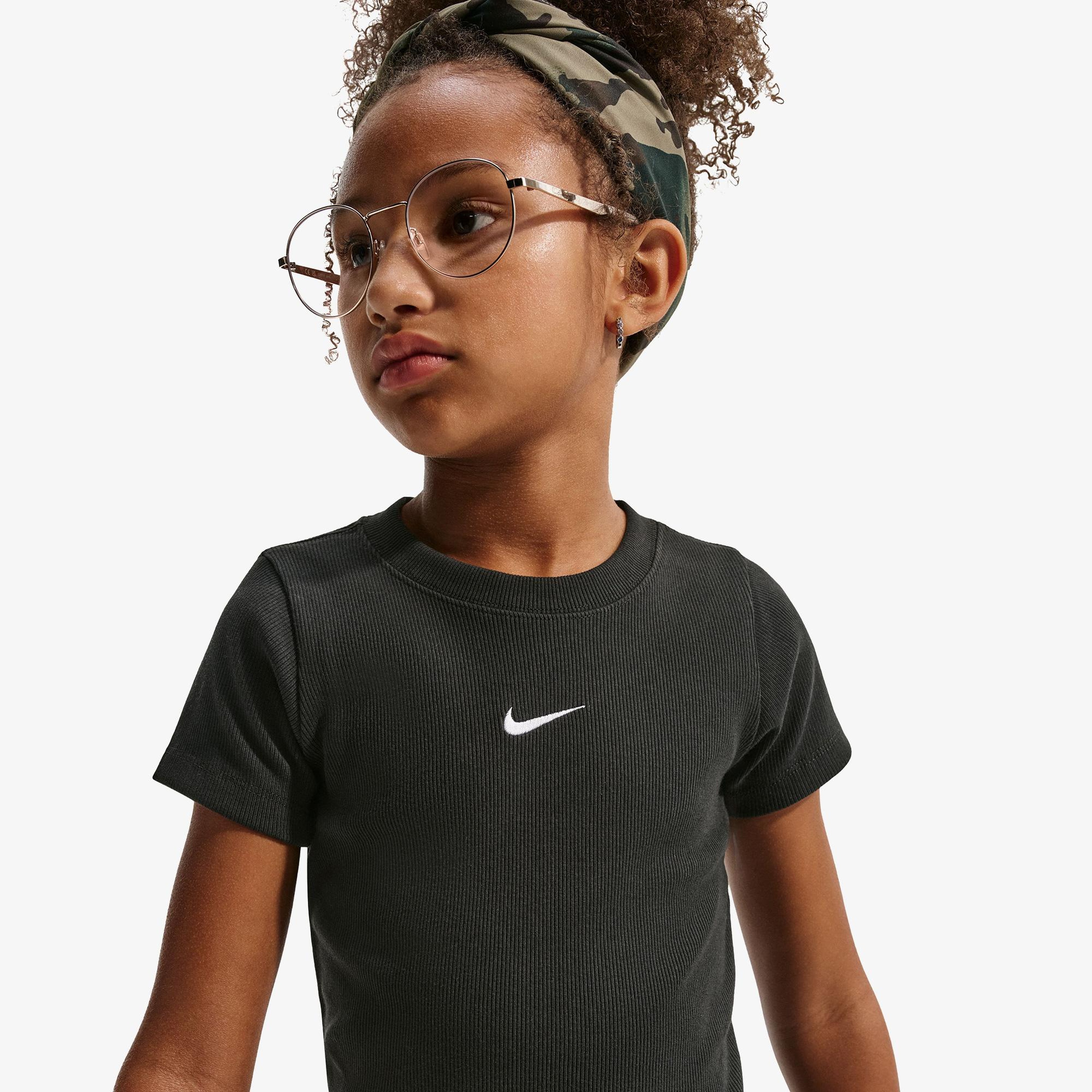 Nike Sportswear Çocuk Siyah Crop T-Shirt