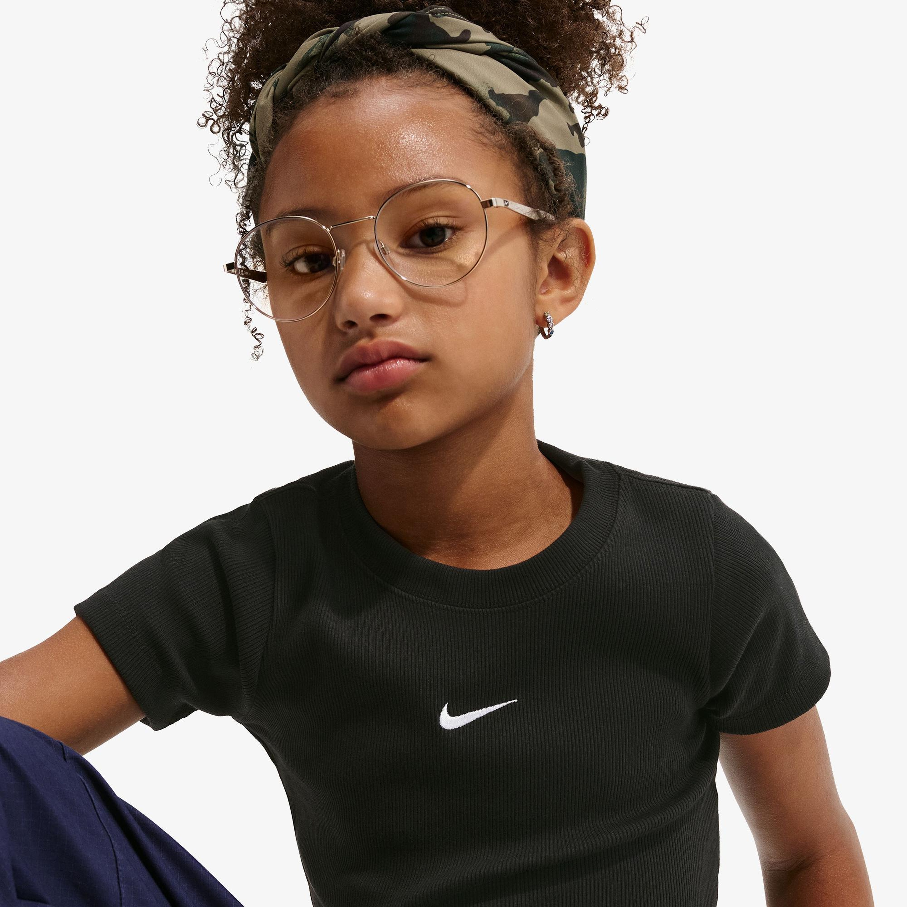 Nike Sportswear Çocuk Siyah Crop T-Shirt