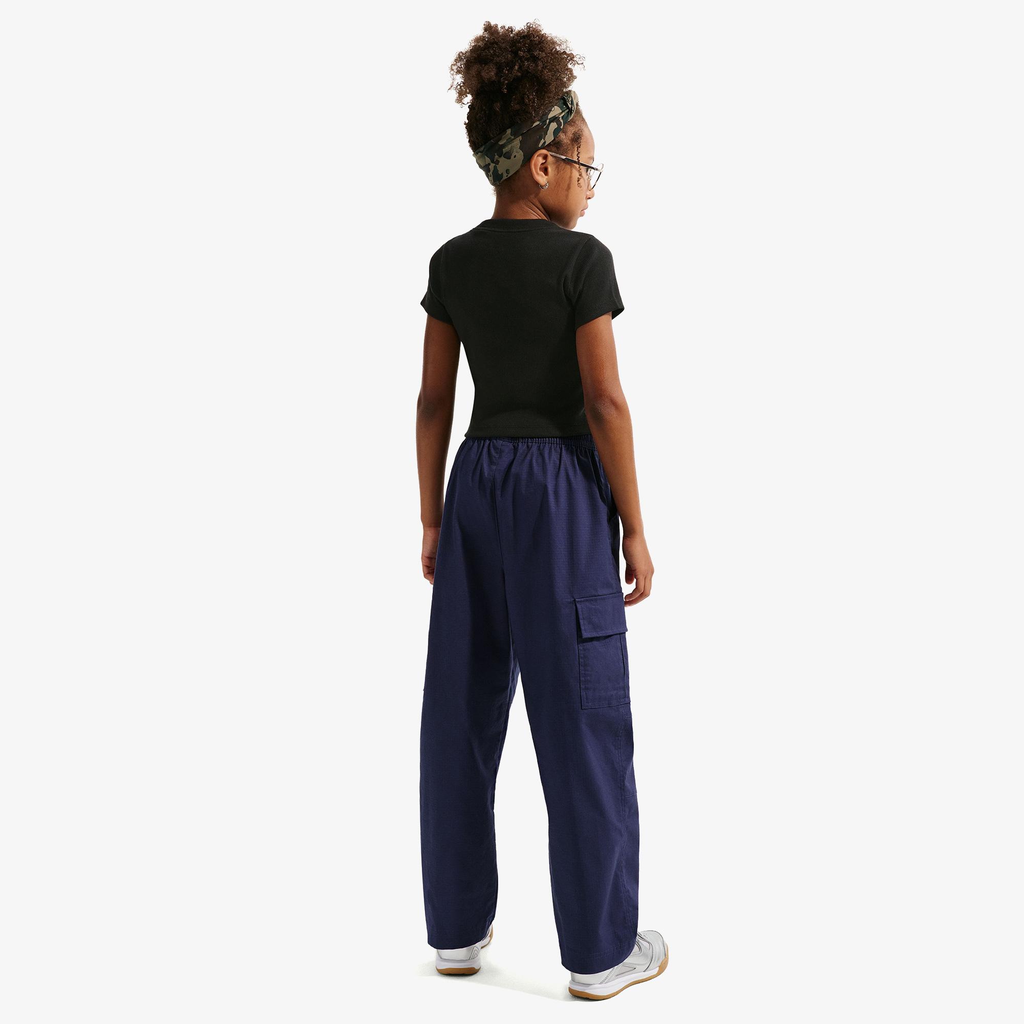 Nike Sportswear Çocuk Siyah Crop T-Shirt