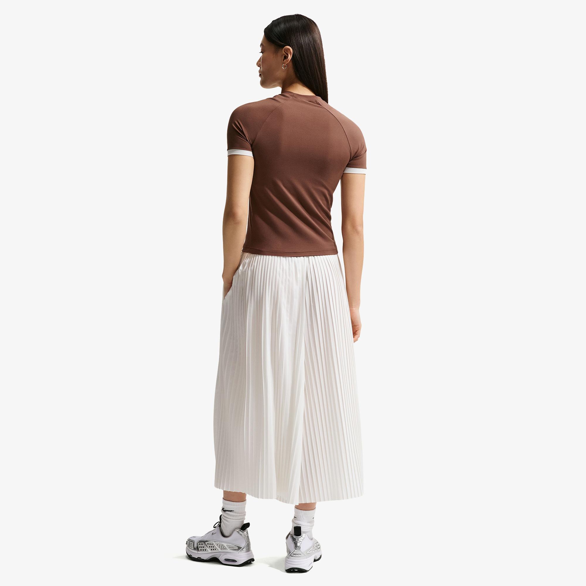 Nike Sportswear Fitted Kadın Kahverengi T-Shirt