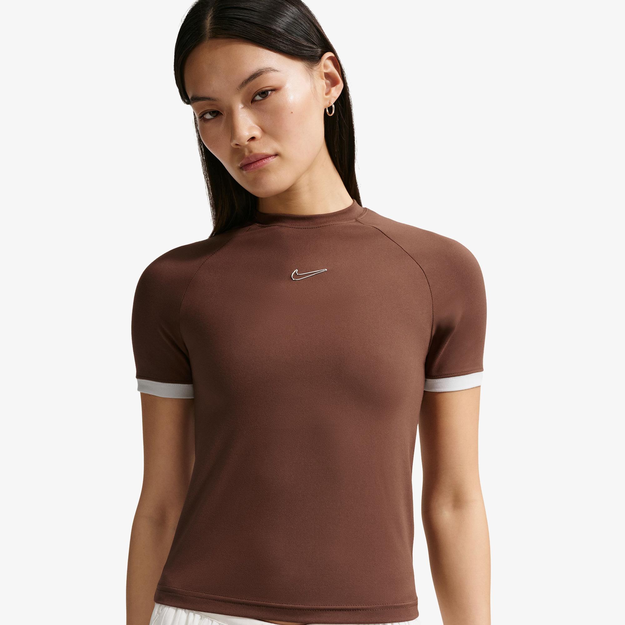 Nike Sportswear Fitted Kadın Kahverengi T-Shirt