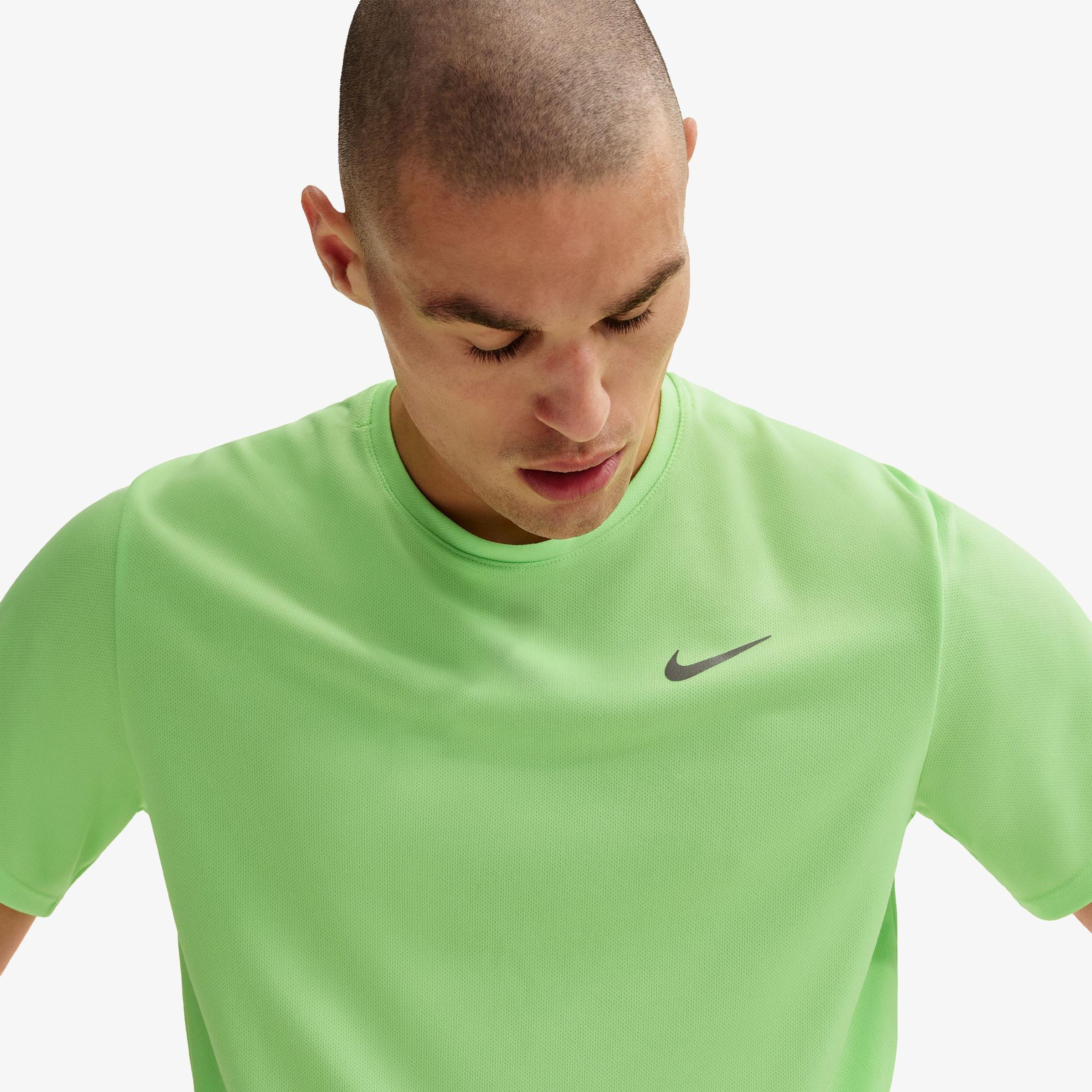 Nike Dri-Fit Miler Erkek Yeşil T-Shirt