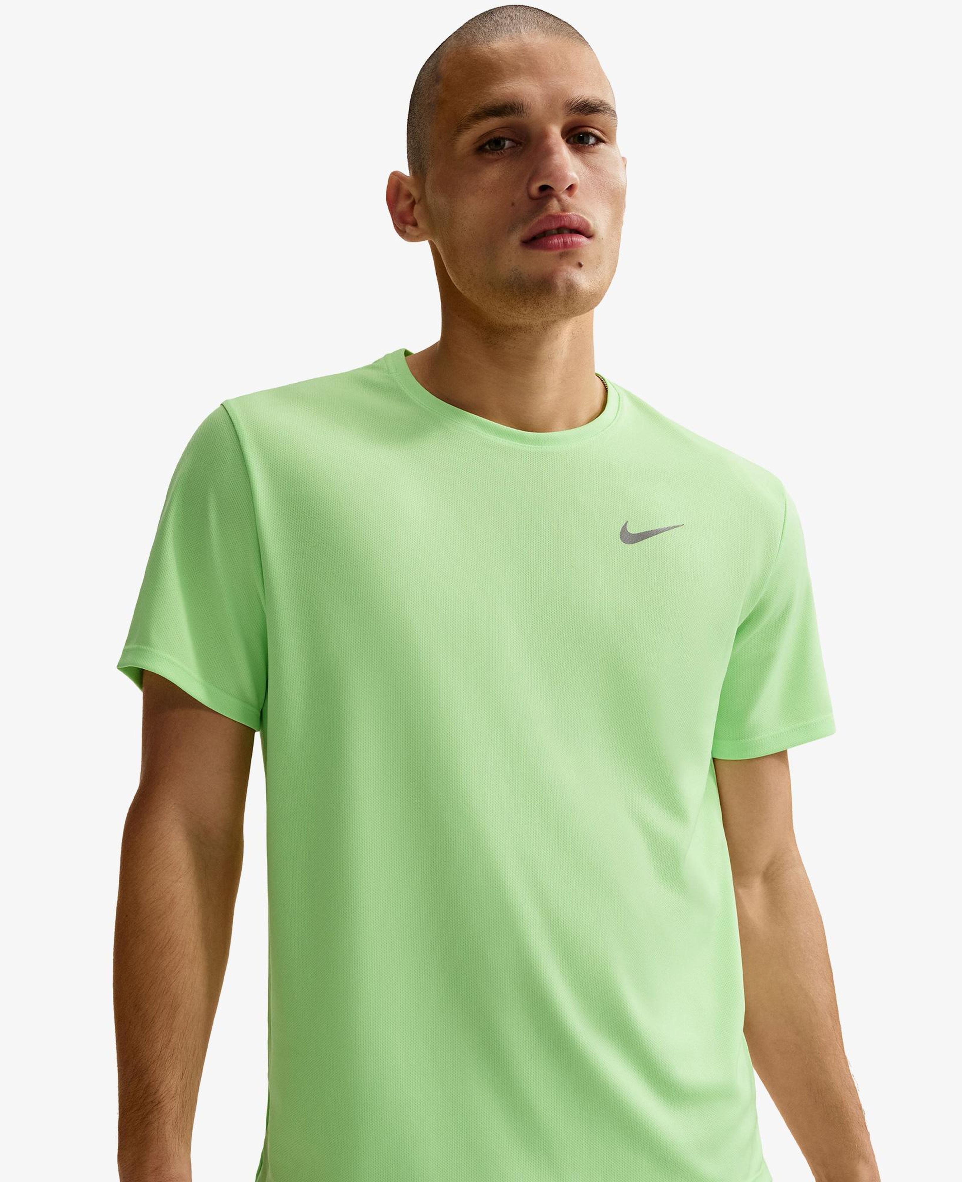 Nike Dri-Fit Miler Erkek Yeşil T-Shirt