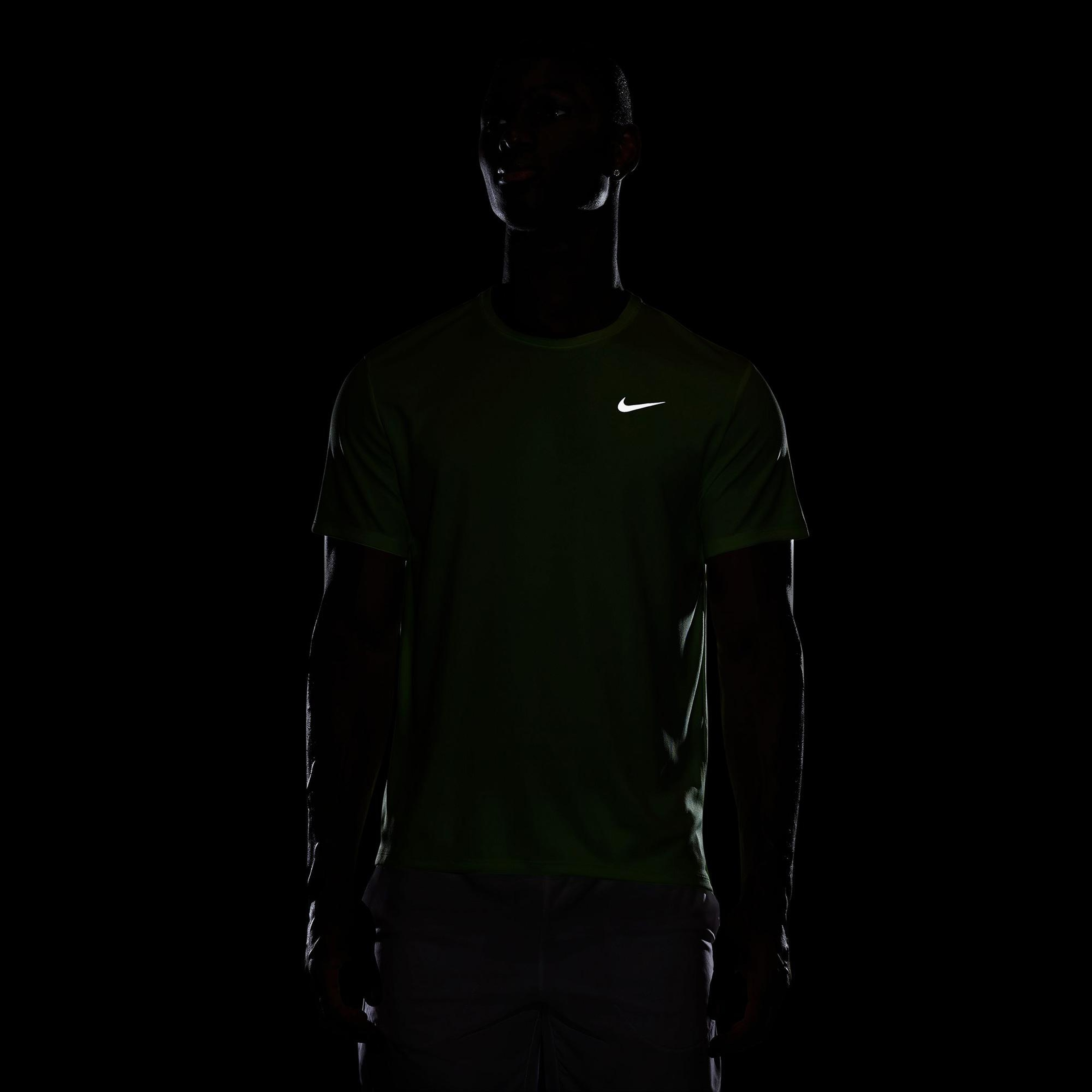 Nike Dri-Fit Miler Erkek Yeşil T-Shirt