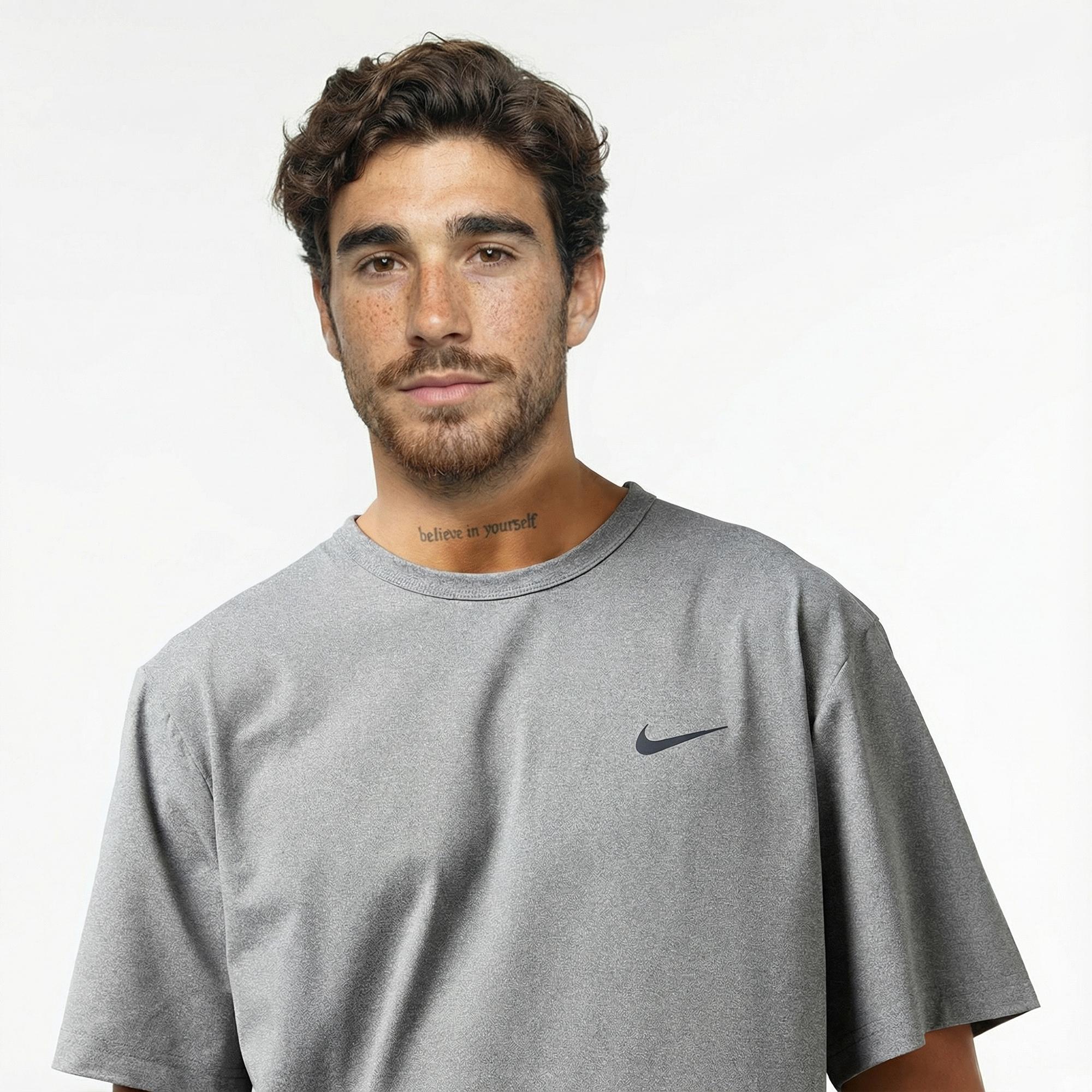 Nike Dri-Fit Hyverse Erkek Gri T-Shirt