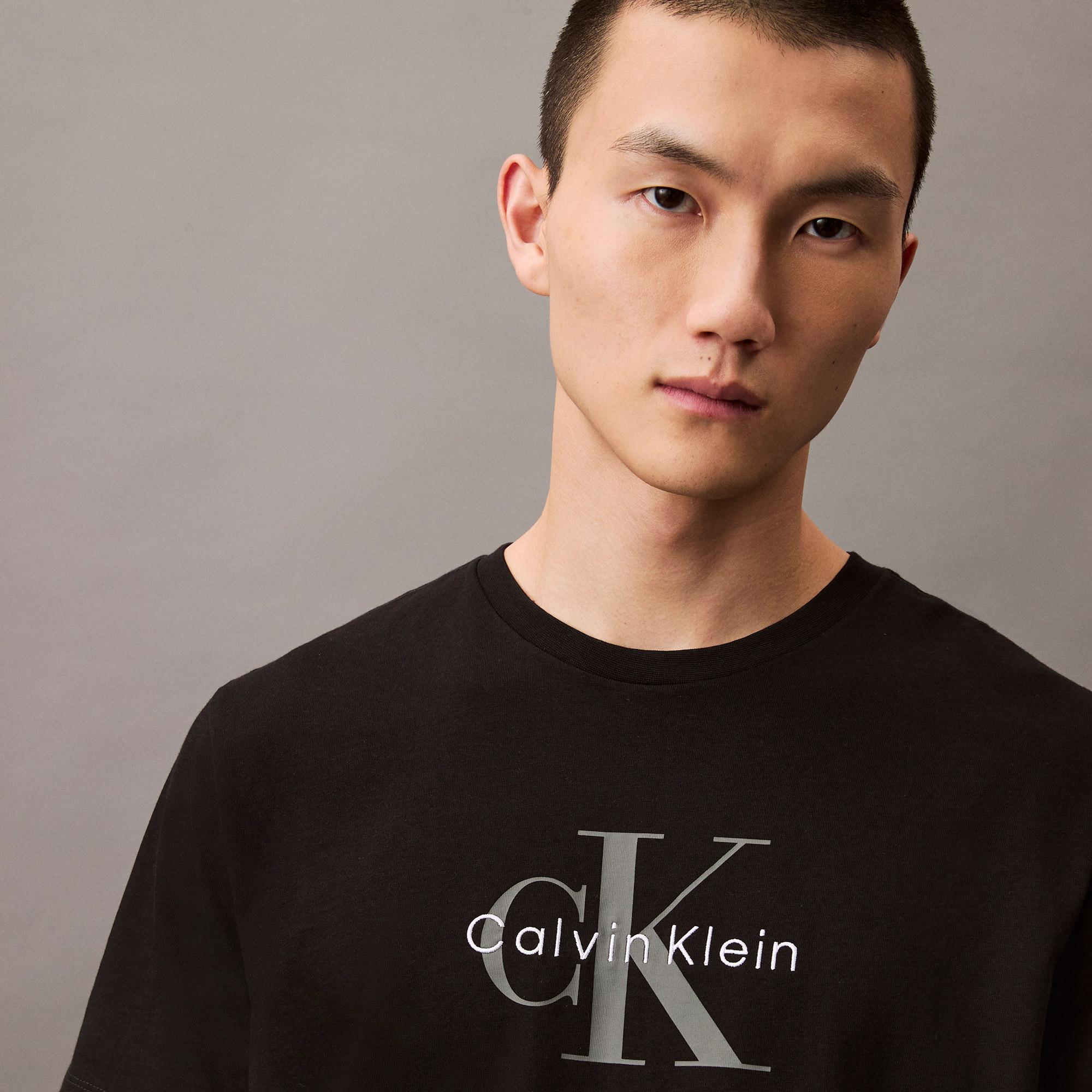 Calvin Klein Hero Monologo Erkek Siyah T-Shirt