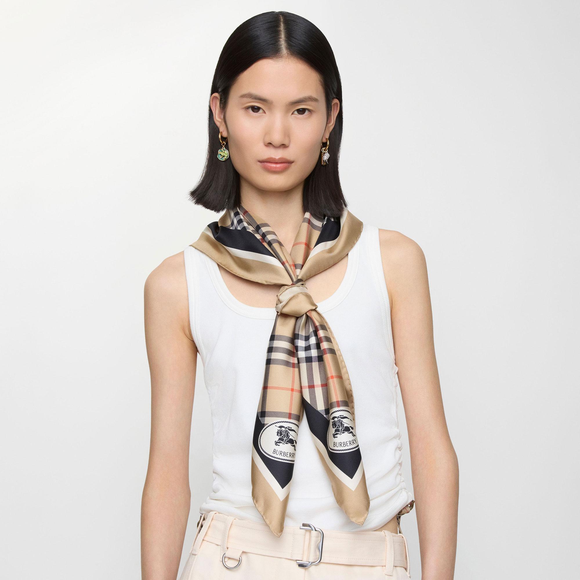 Burberry Kadın Bej Eşarp