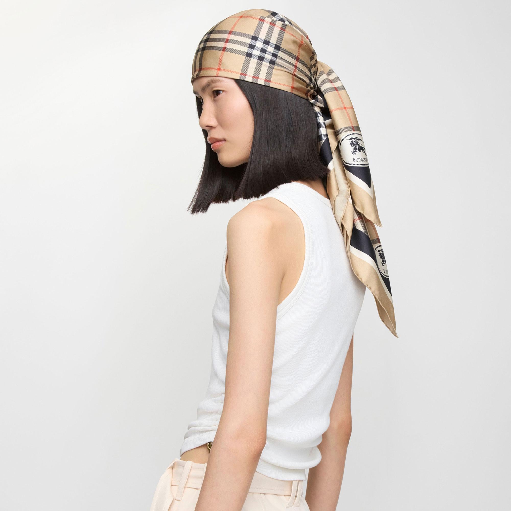 Burberry Kadın Bej Eşarp