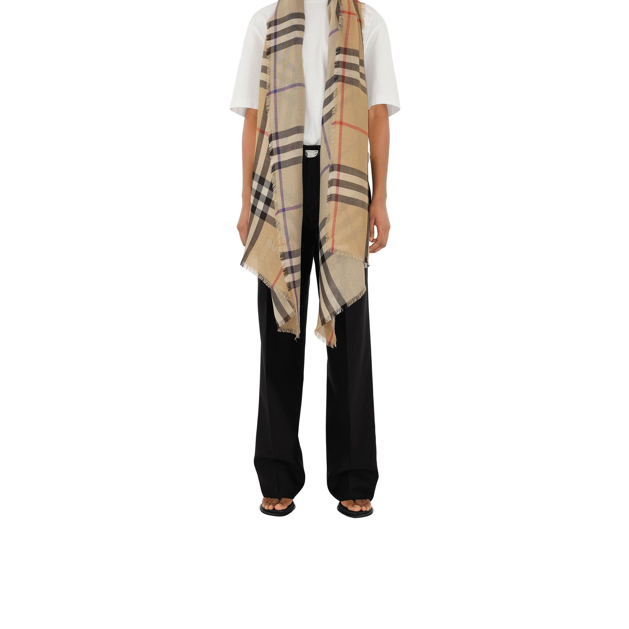 Burberry Gauz Reversible Wool Silk Kadın Bej Atkı