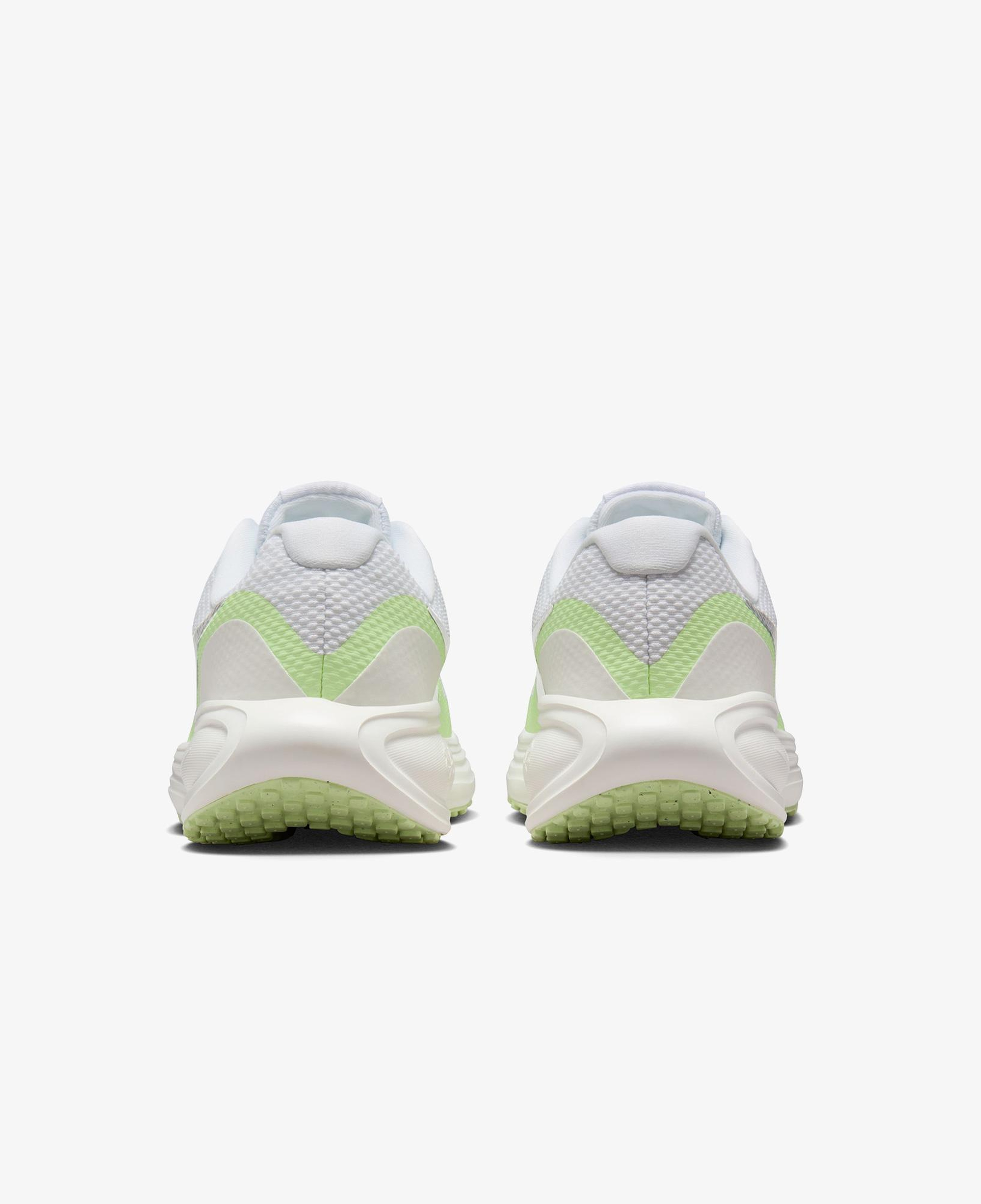 Nike Revolution 8 Kadın Beyaz Koşu Ayakkabısı