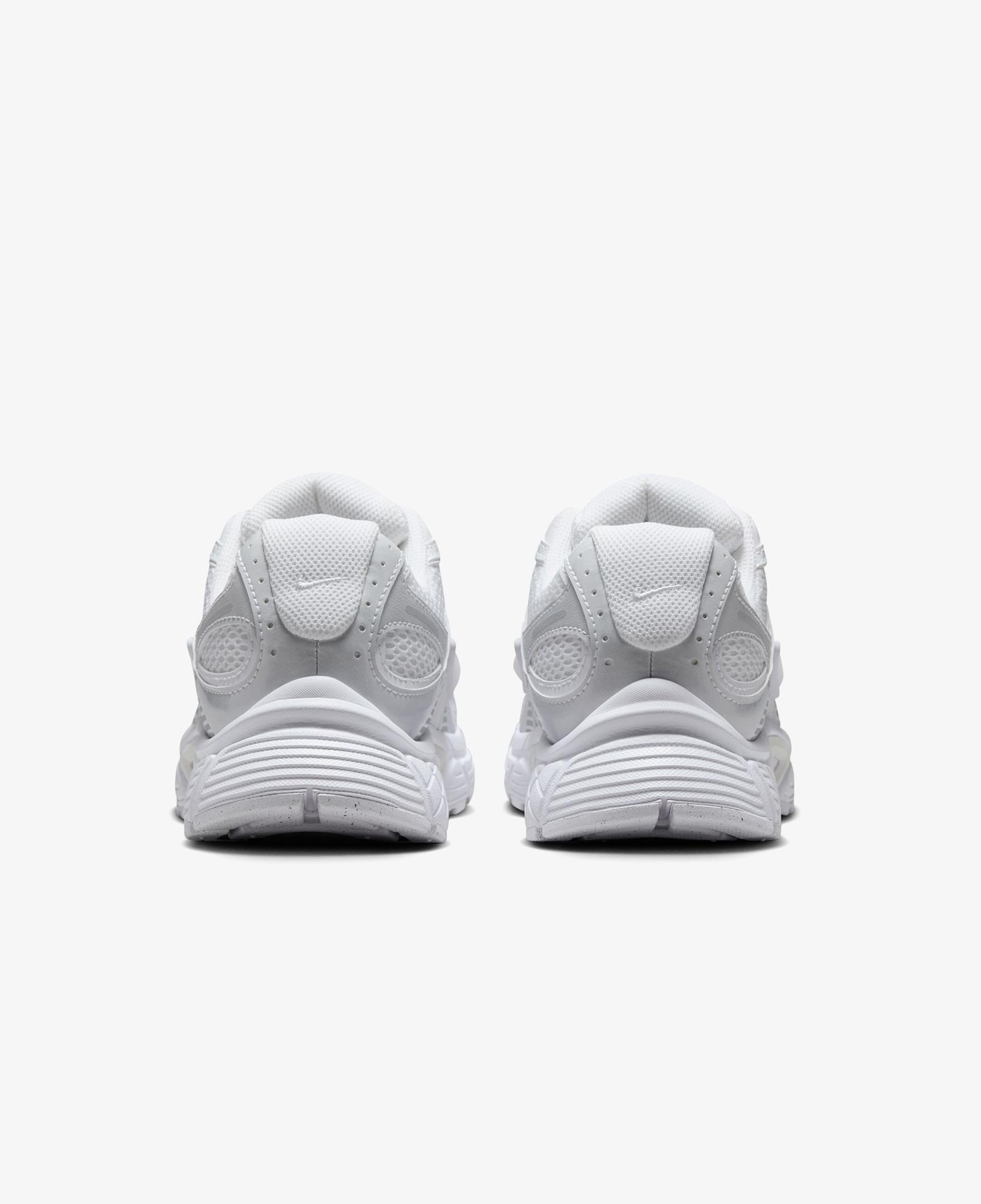 Nike V5 RNR Kadın Beyaz Spor Ayakkabı