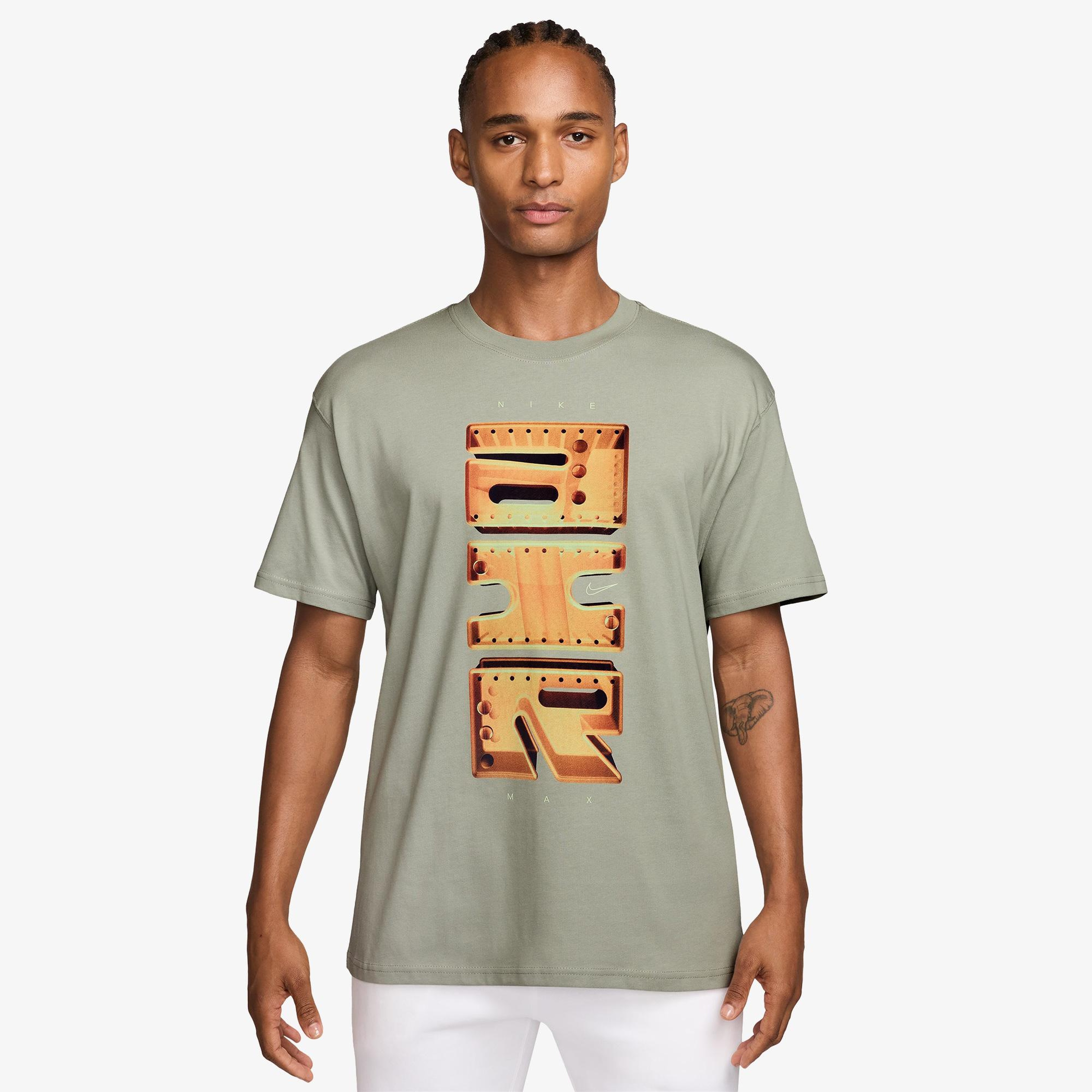 Nike Sportswear Day Plus Erkek Yeşil T-Shirt