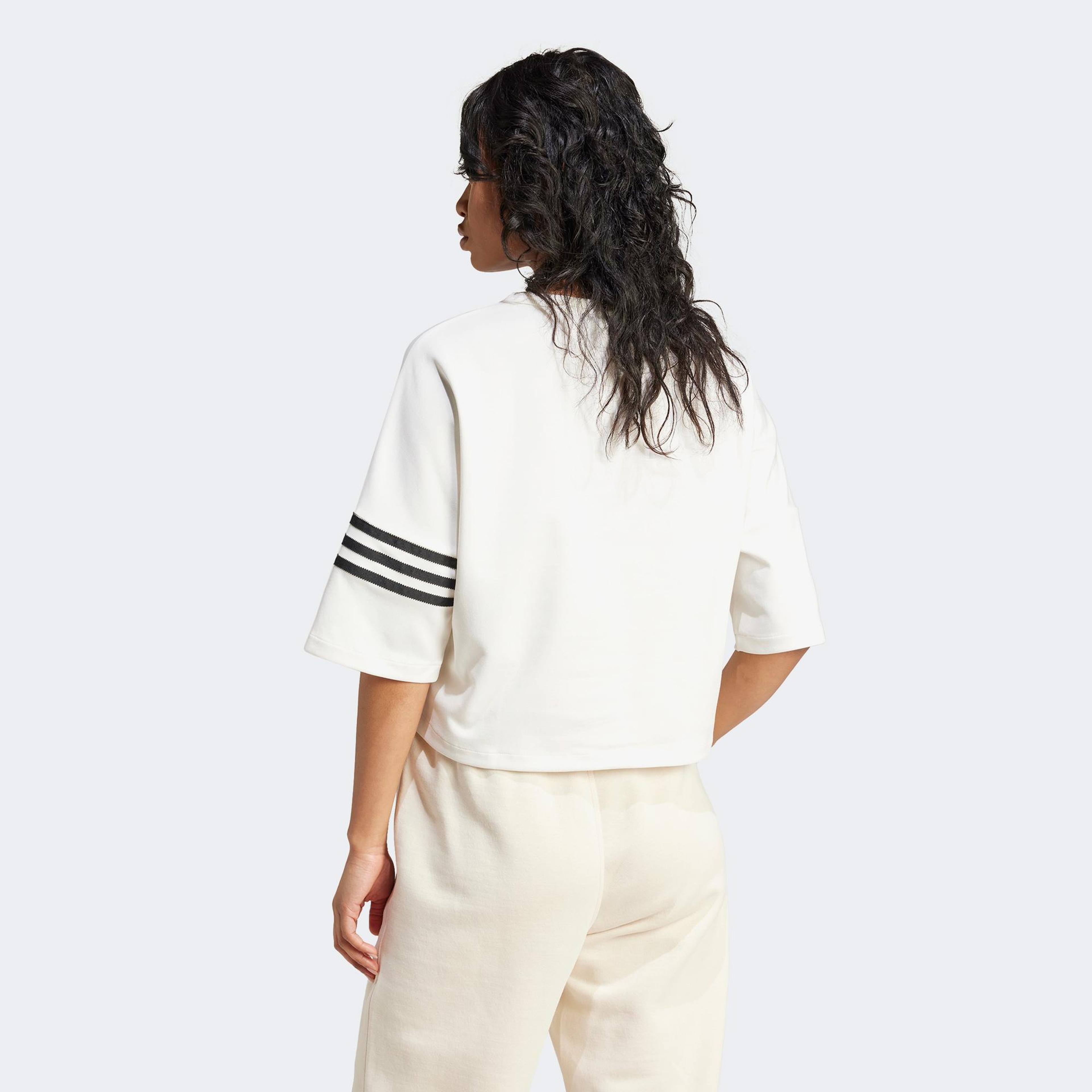 adidas Neuclassics Kadın Beyaz T-Shirt