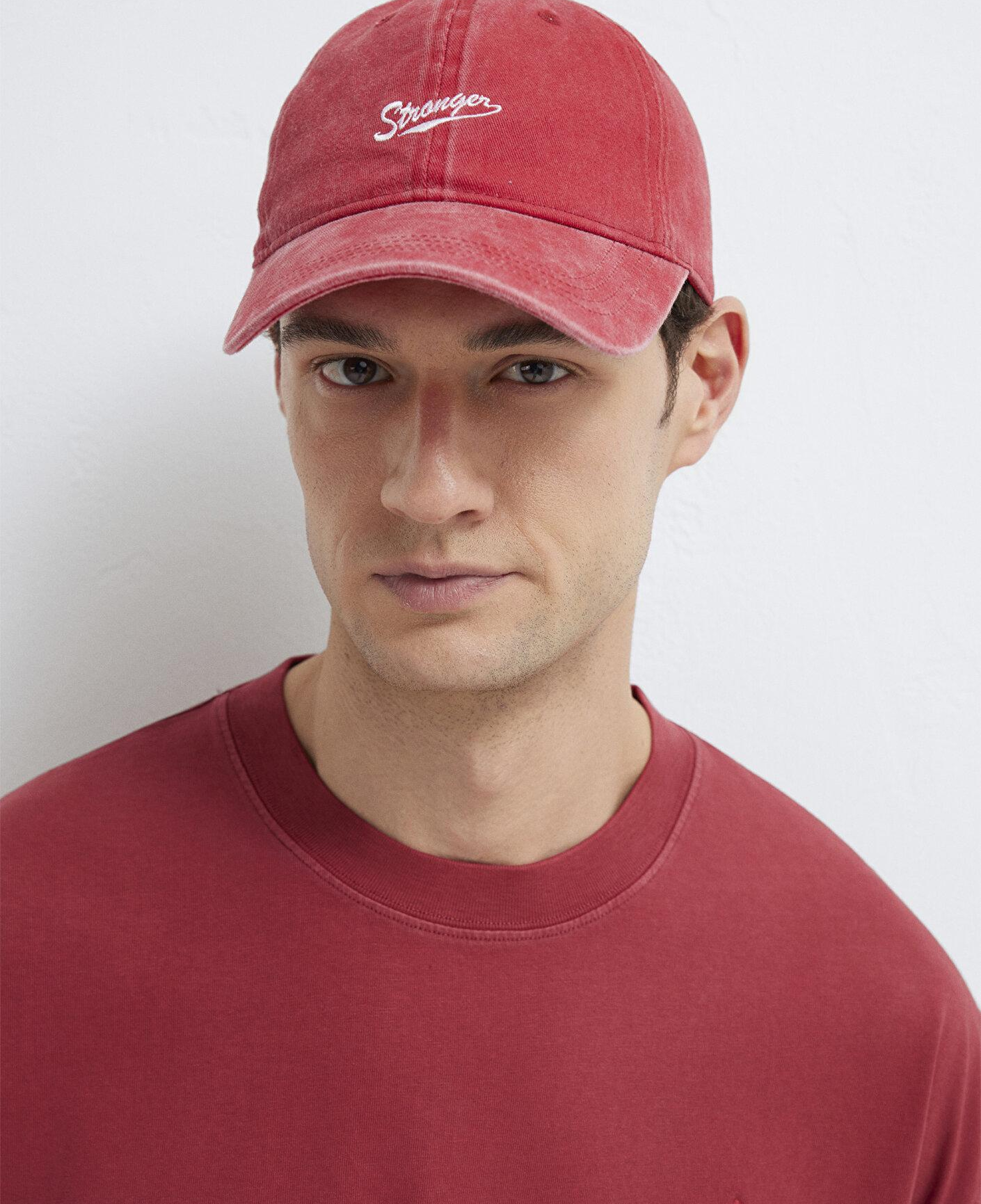 Mavi Nakışlı Kırmızı Şapka 0911884-32421