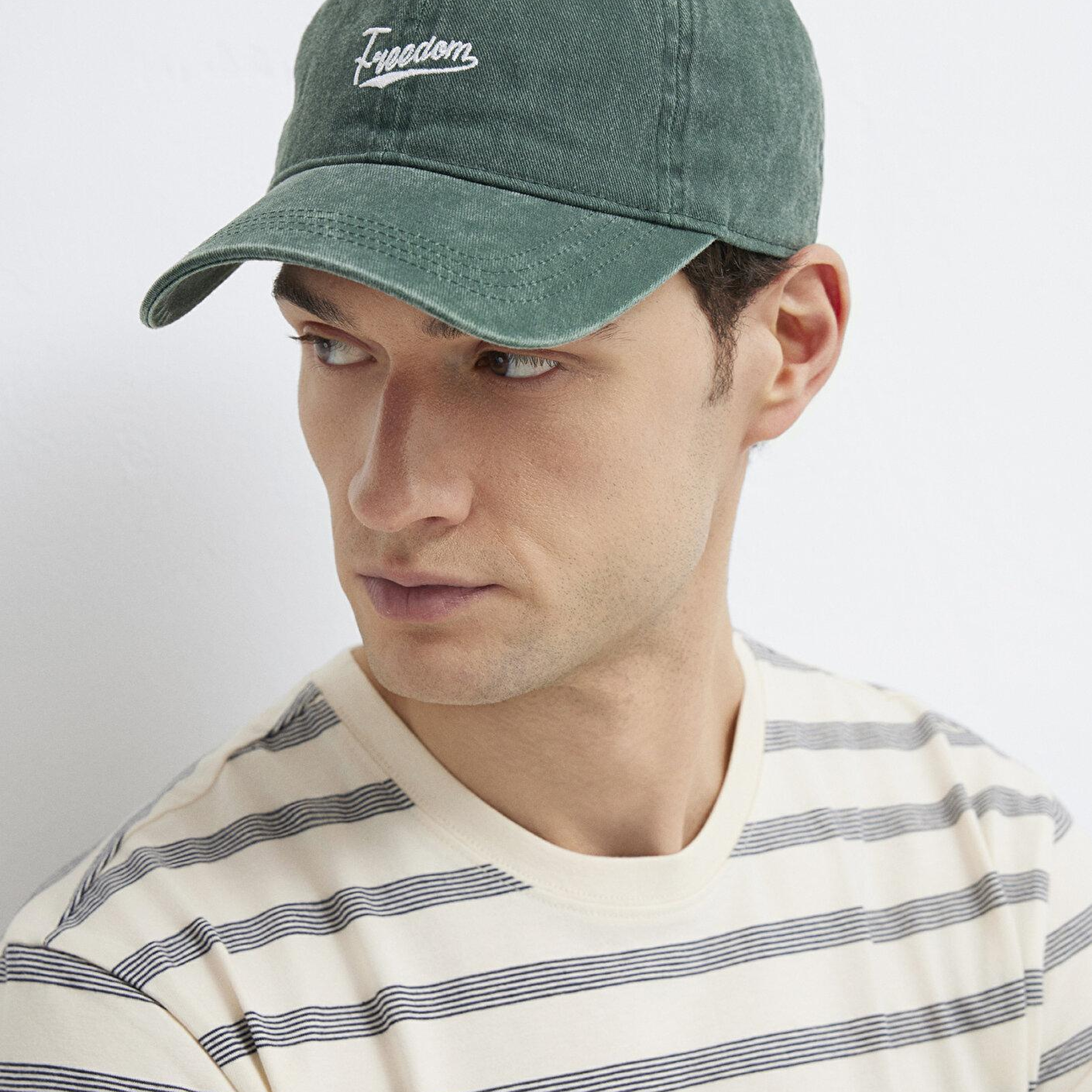 Mavi Nakışlı Yeşil Şapka 0911884-30695