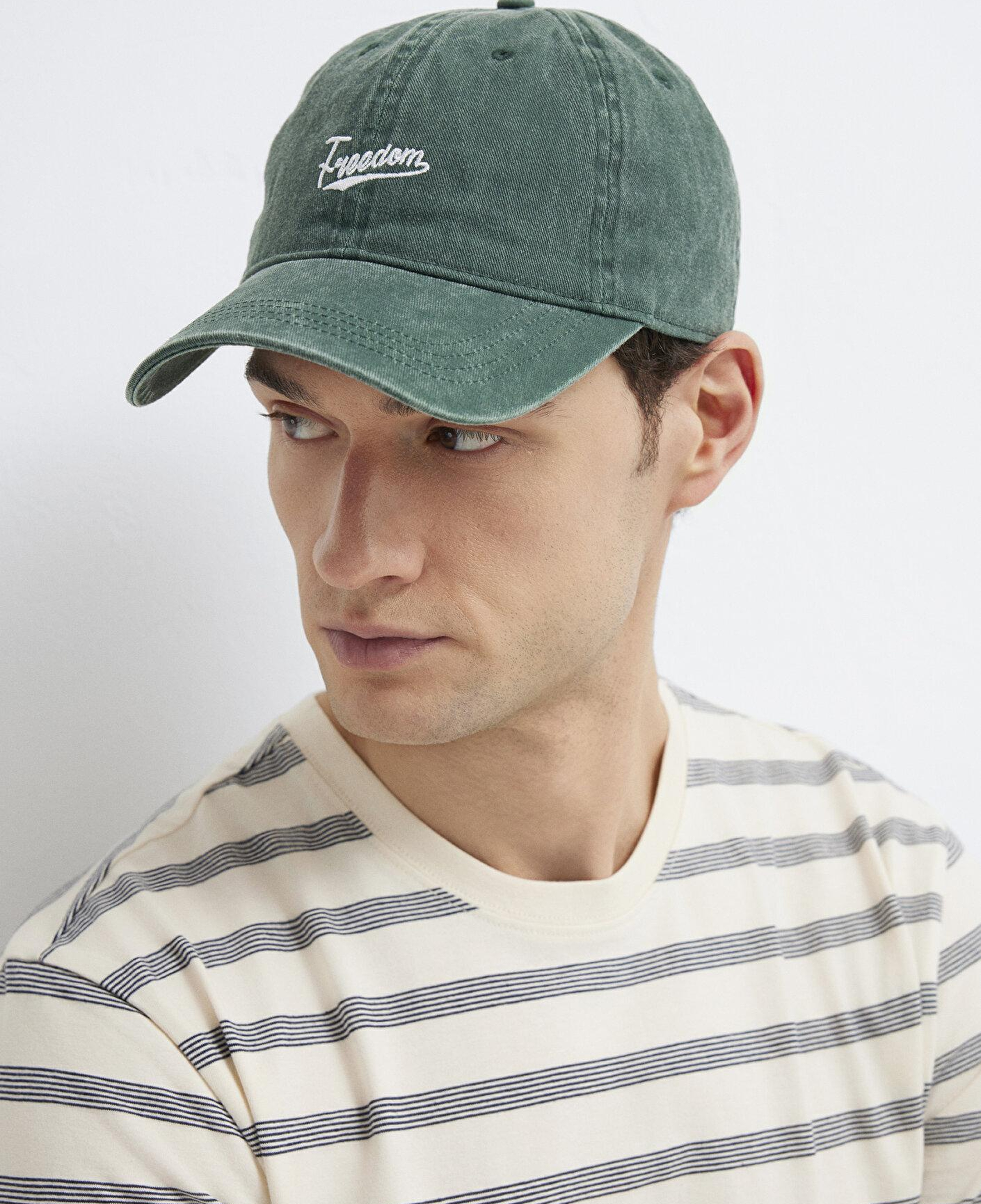 Mavi Nakışlı Yeşil Şapka 0911884-30695