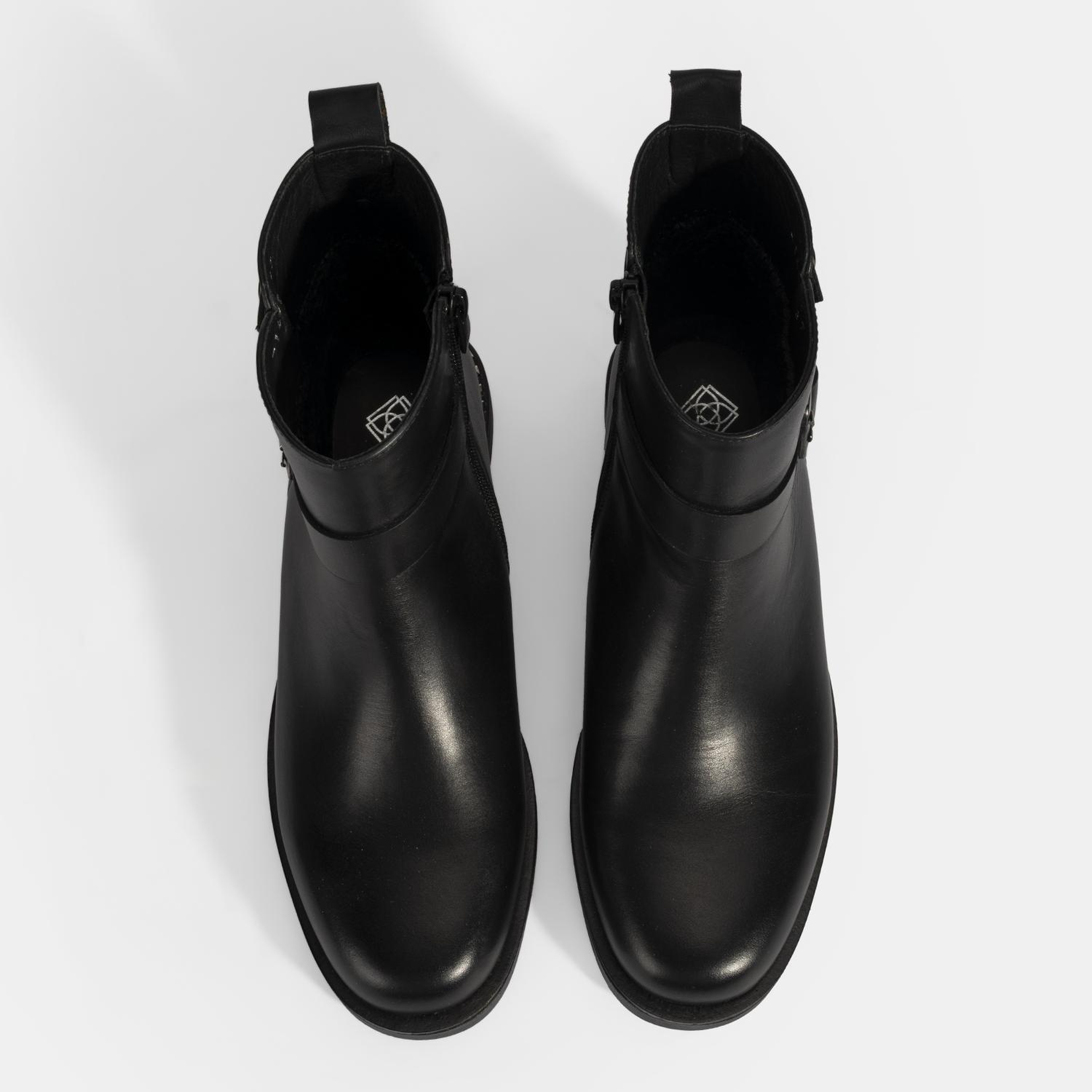 Kadın Siyah Metal Toka Detaylı Deri Bot