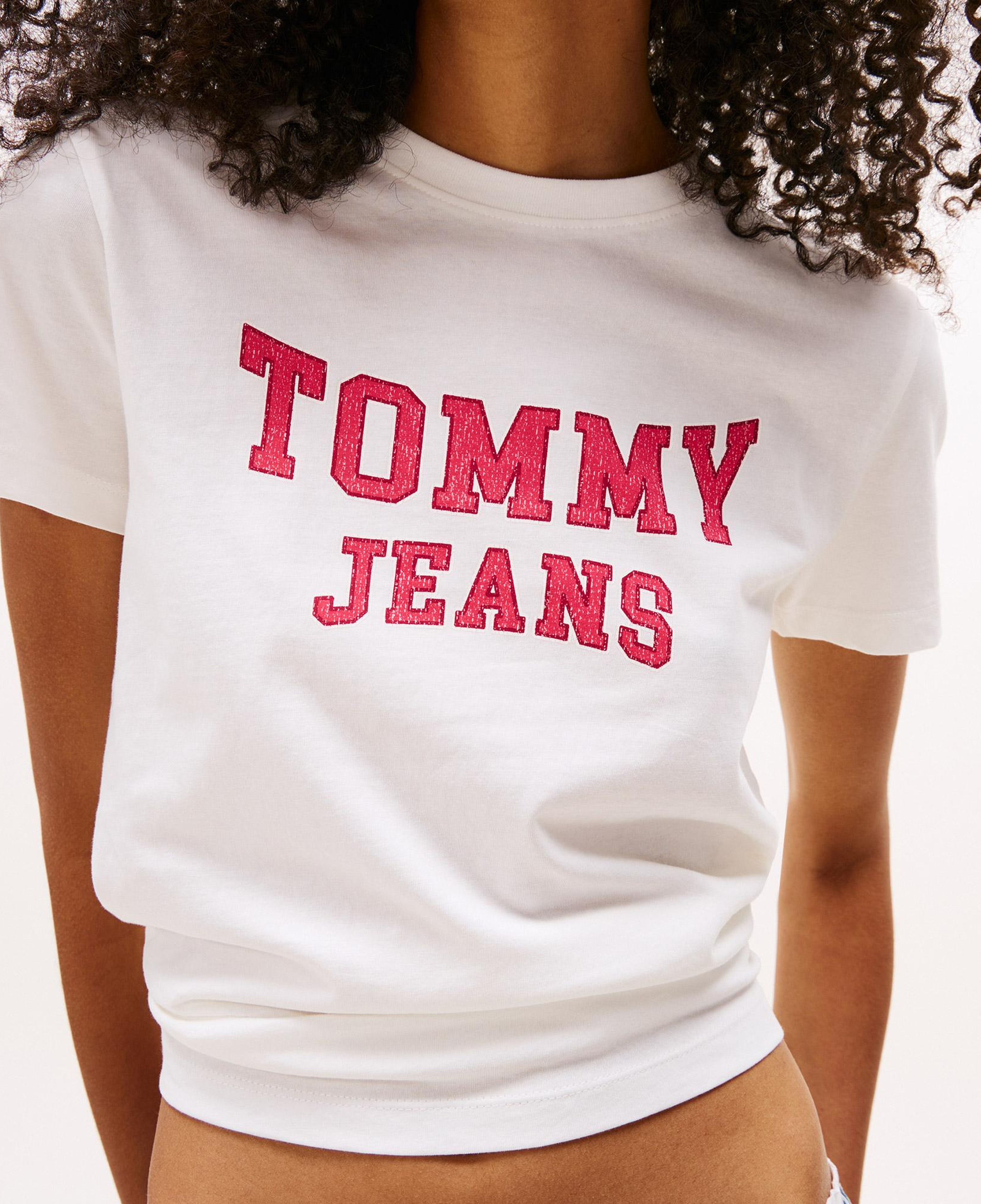Tommy Jeans Regular Varsity Kadın Beyaz T-Shirt