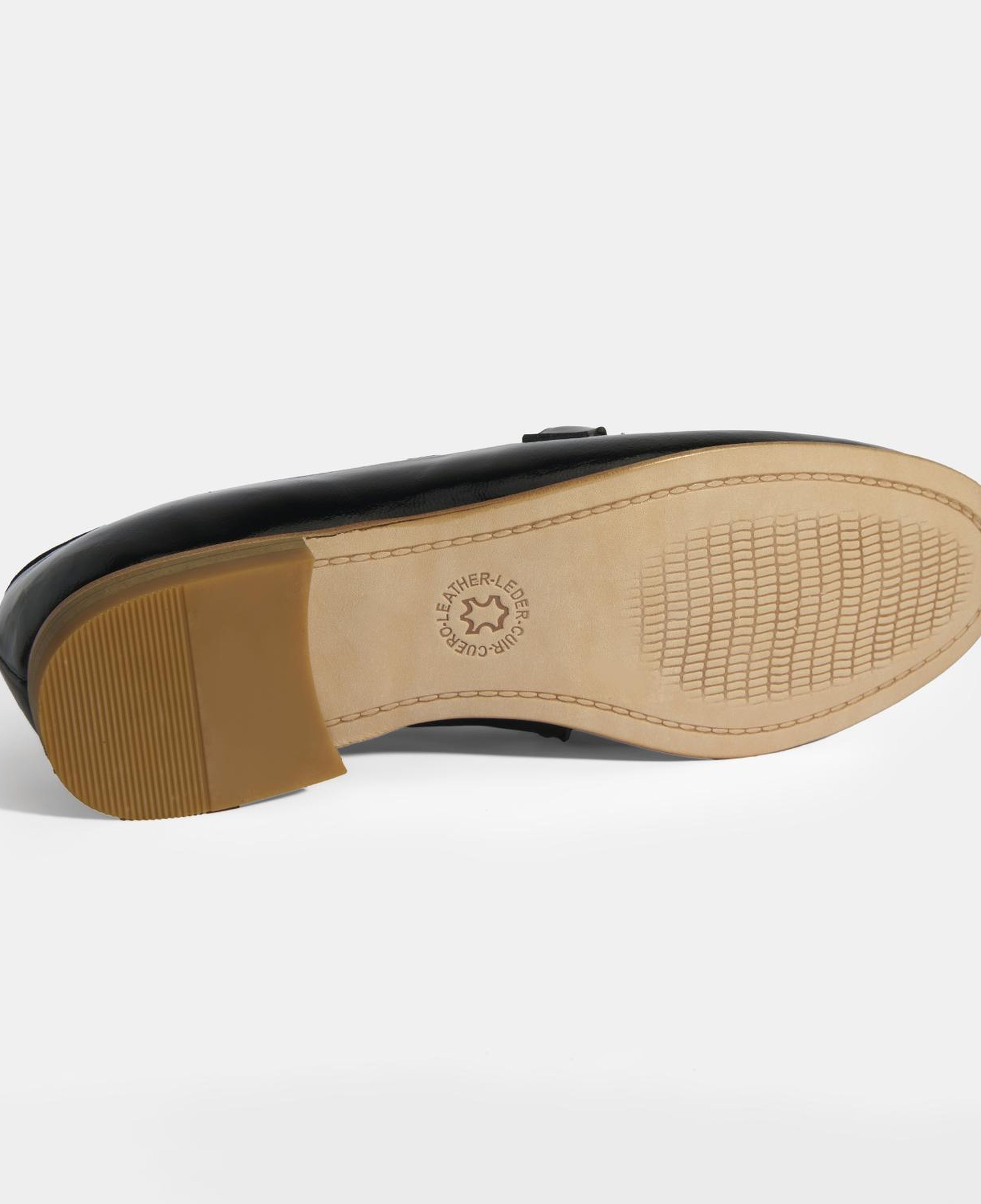 Siyah Kadın Metal Aksesuarlı Slip-On Rugan Loafer