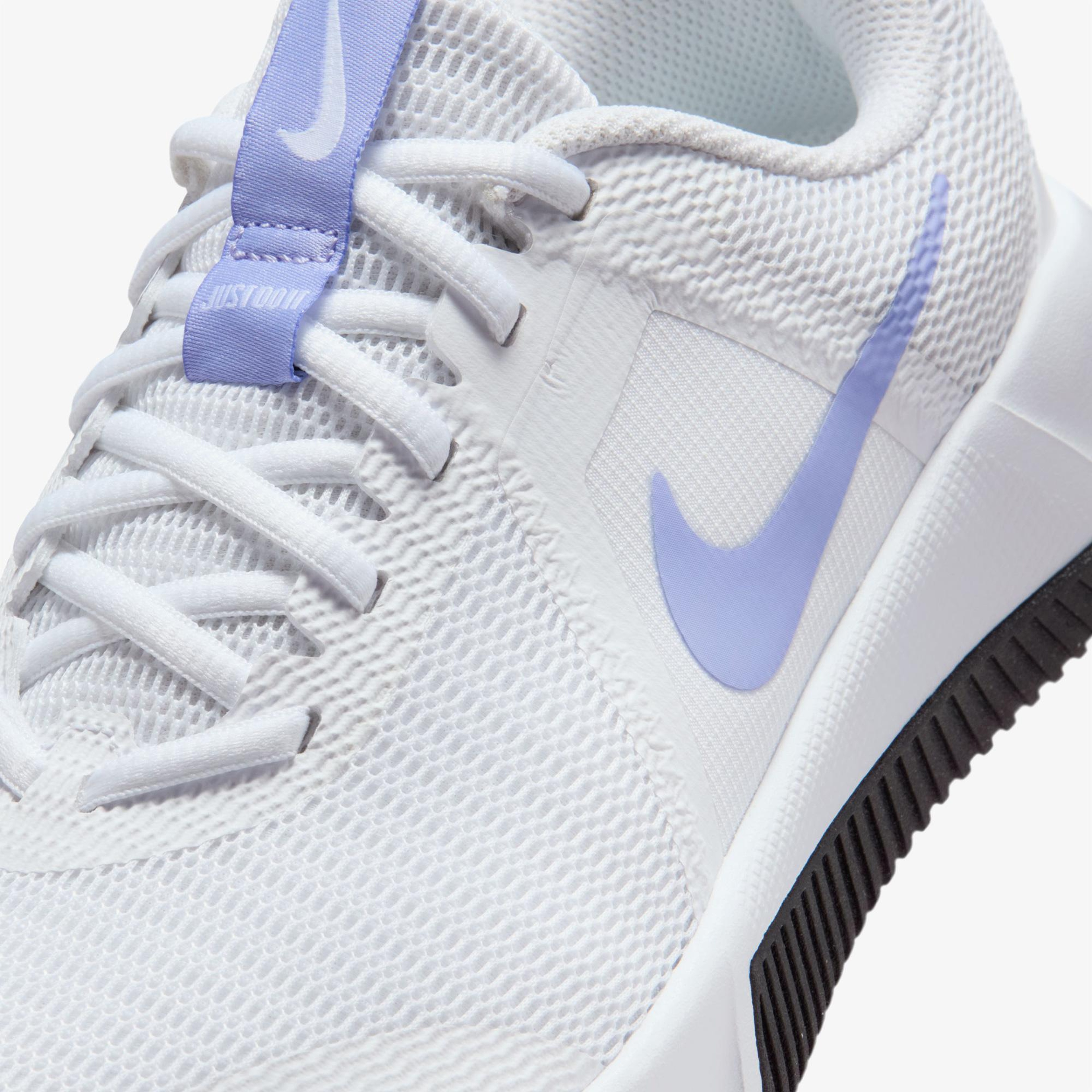 Nike MC Trainer 3 Kadın Beyaz Spor Ayakkabı