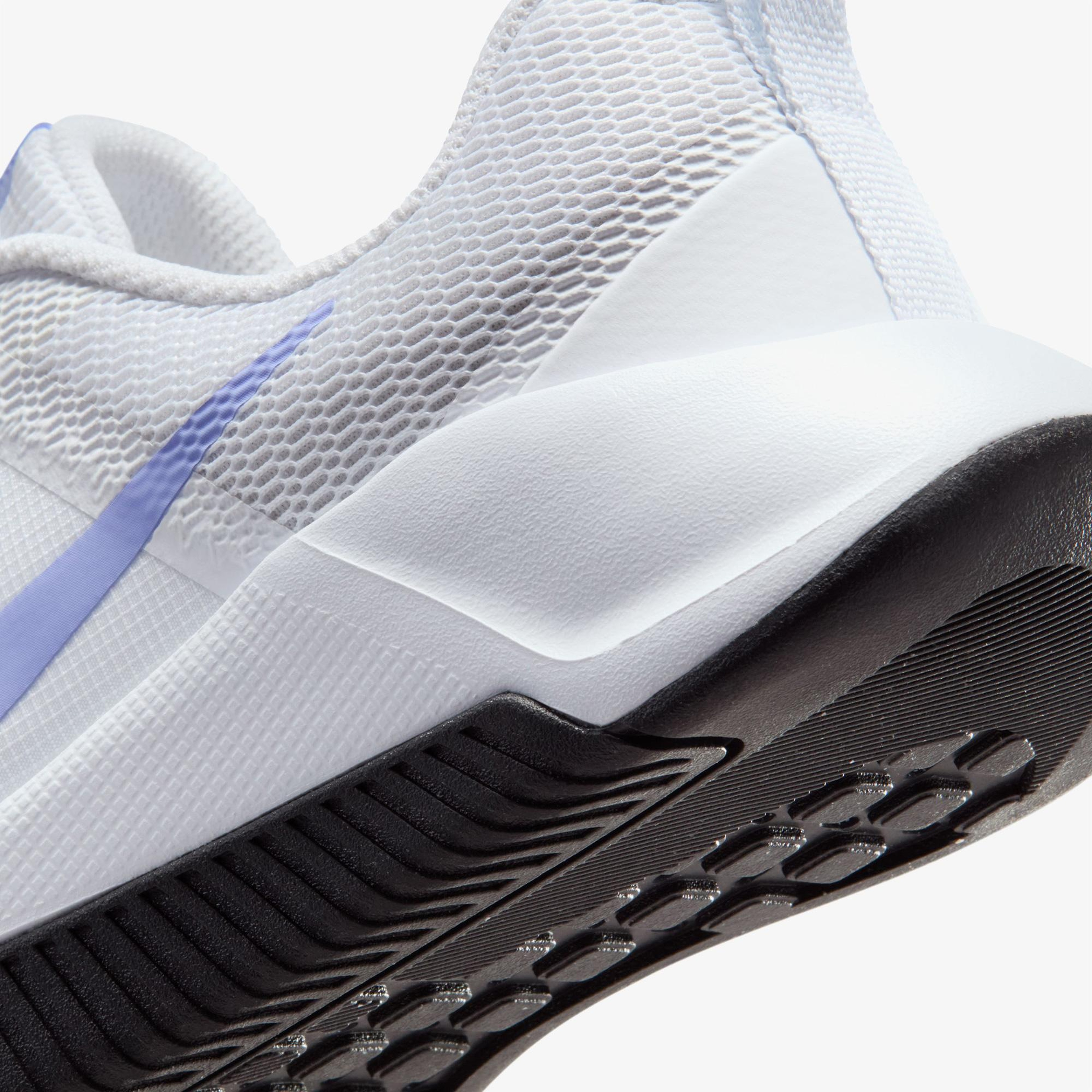 Nike MC Trainer 3 Kadın Beyaz Spor Ayakkabı