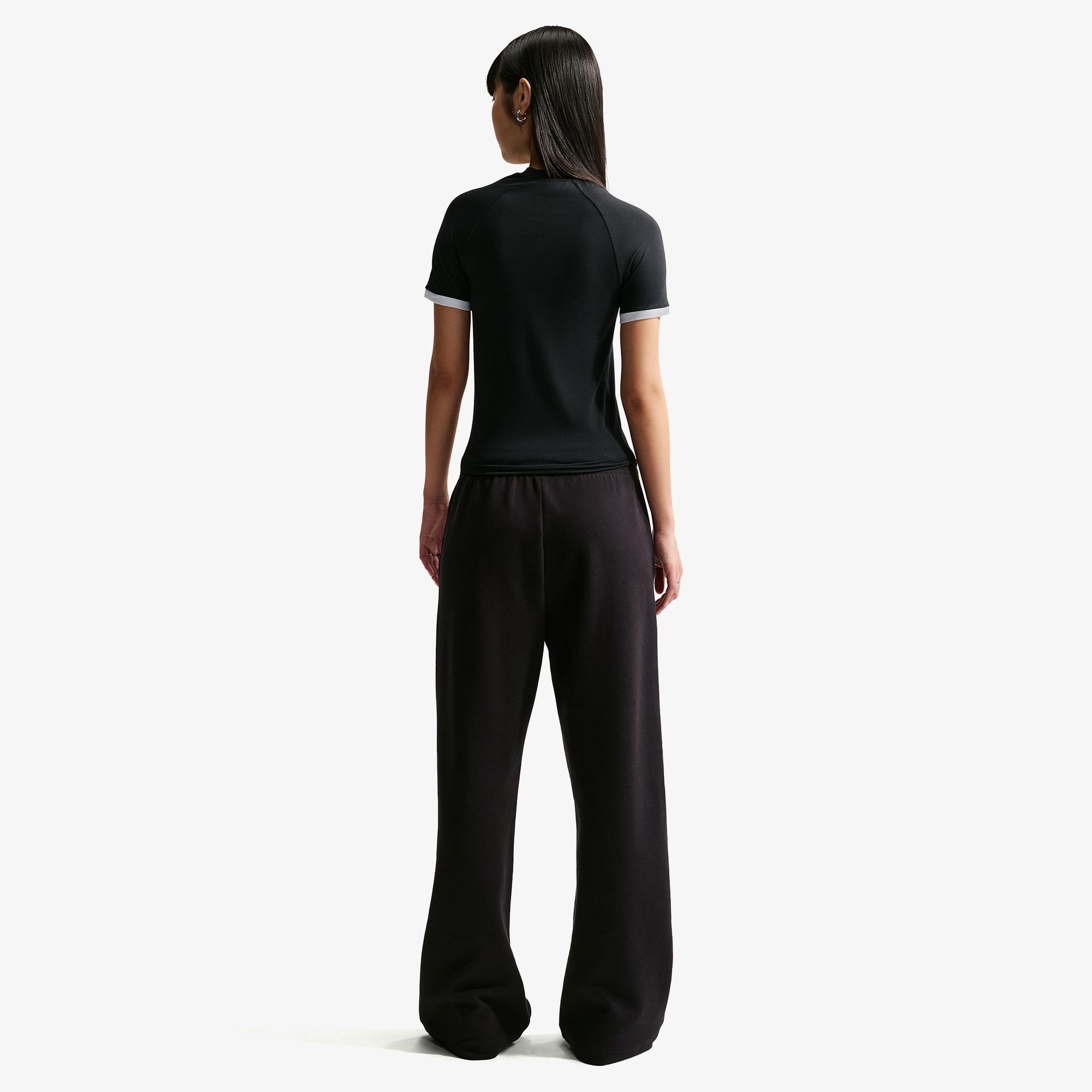 Nike Sportswear Fitted Kadın Siyah T-Shirt