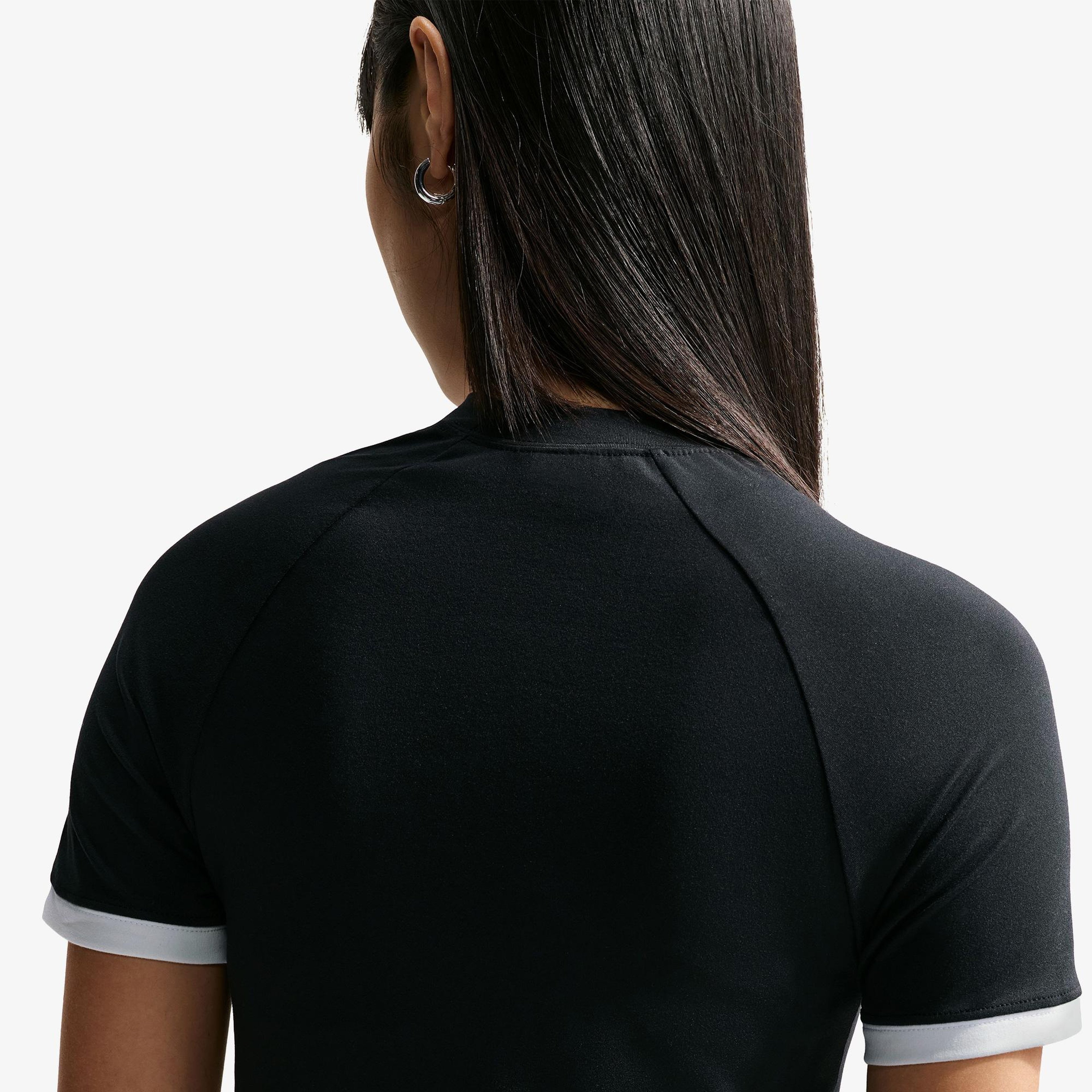 Nike Sportswear Fitted Kadın Siyah T-Shirt