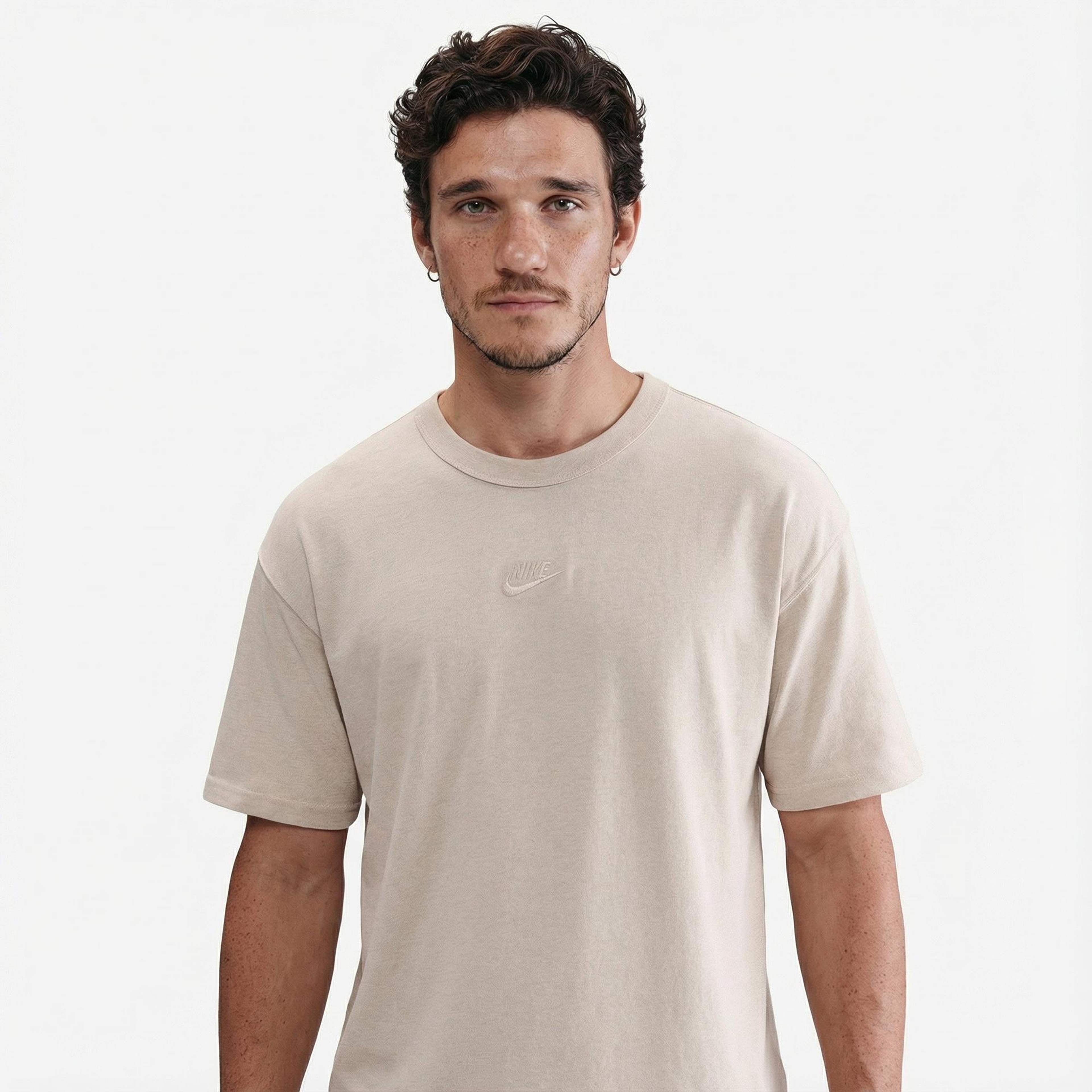 Nike Sportswear Premium Essentials Erkek Krem Rengi T-Shirt