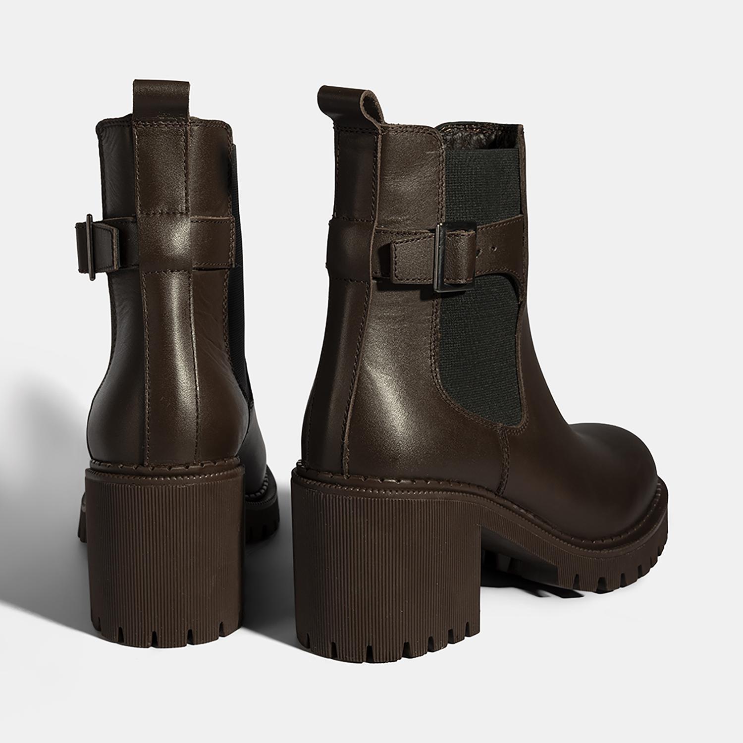 Kadın Kahve Metal Toka Detaylı Topuklu Bot