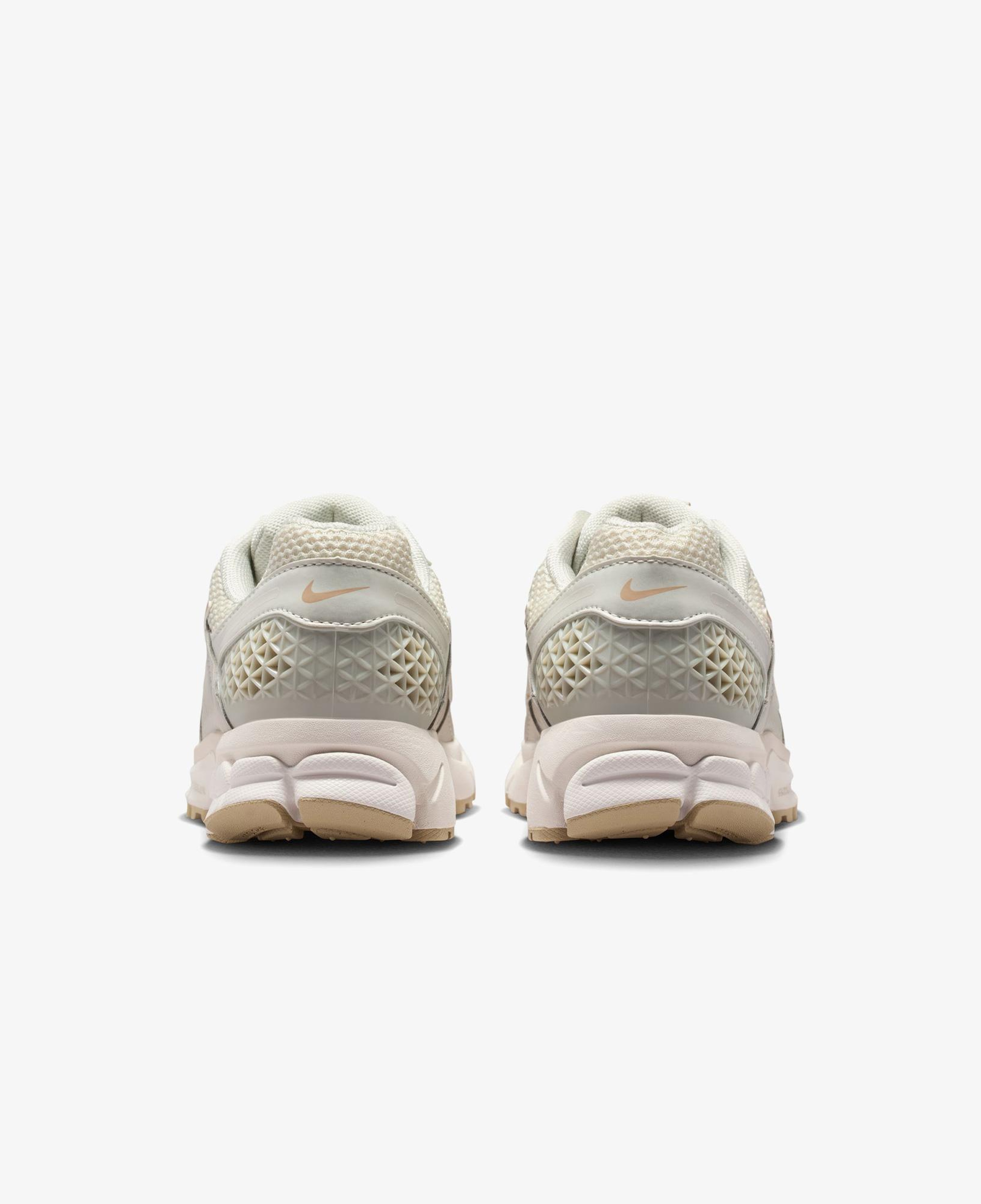 Nike Zoom Vomero 5 Kadın Krem Rengi Spor Ayakkabı