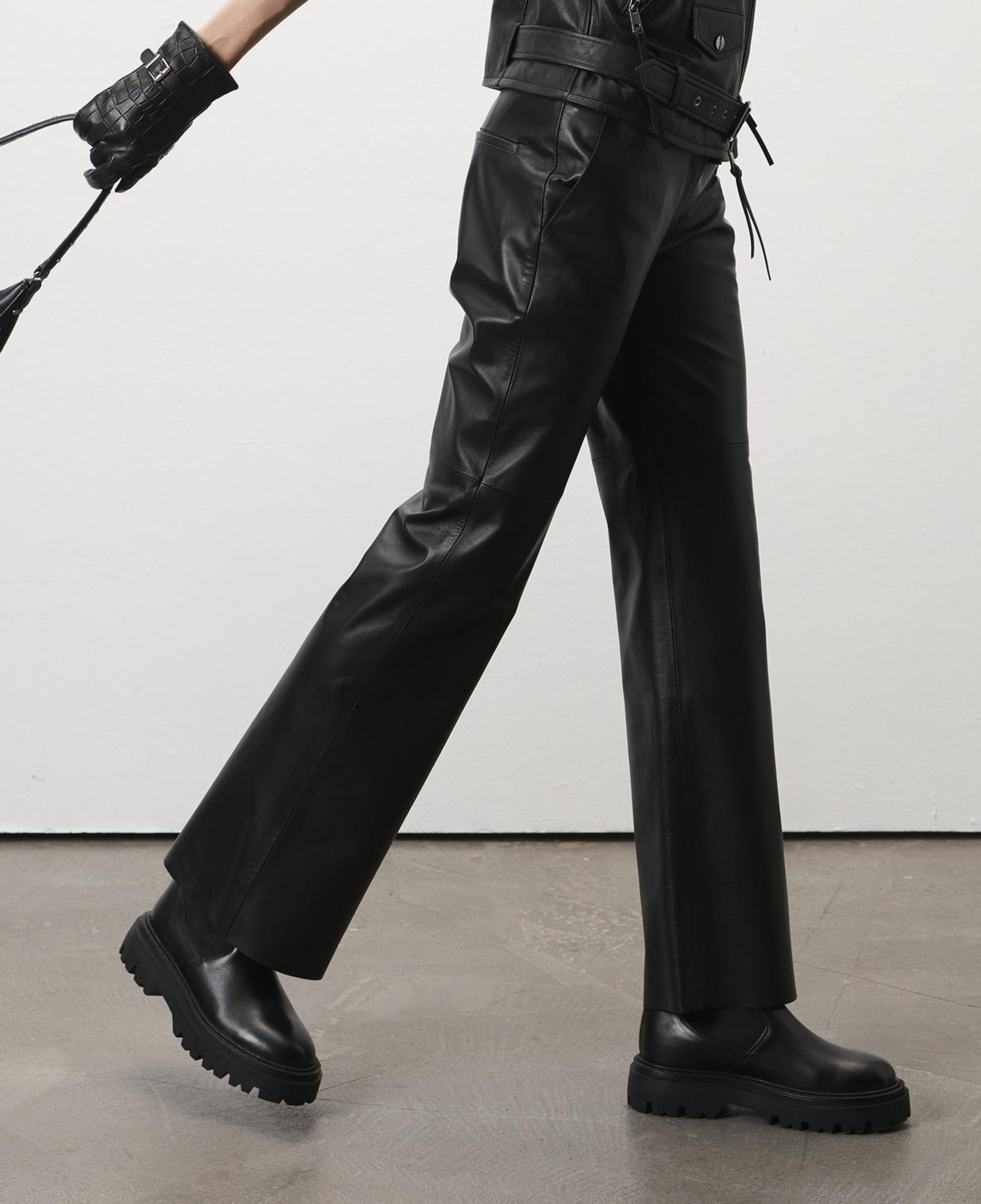 Melia Siyah Kadın Bot