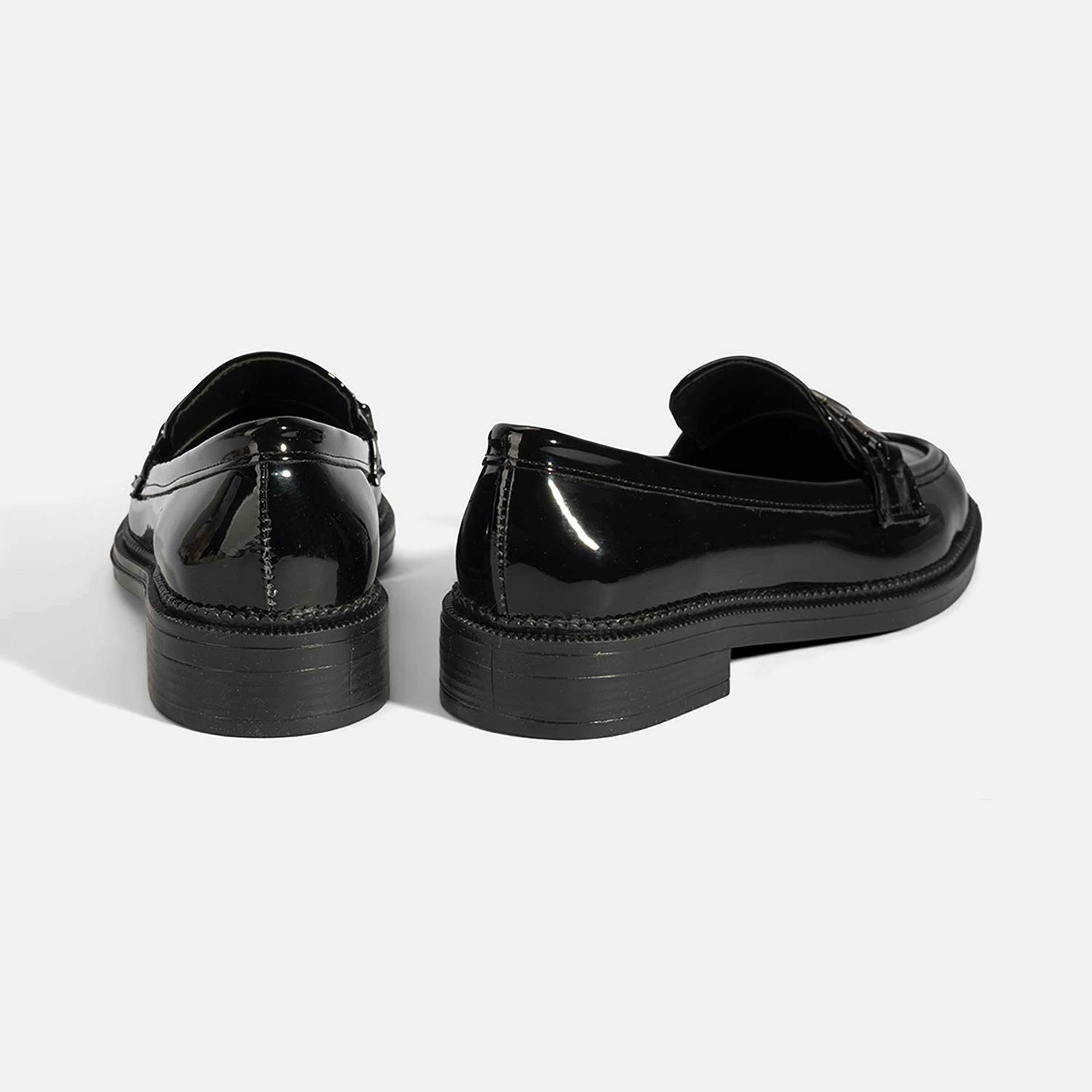 Kadın Siyah Metal Aksesuarlı Loafer