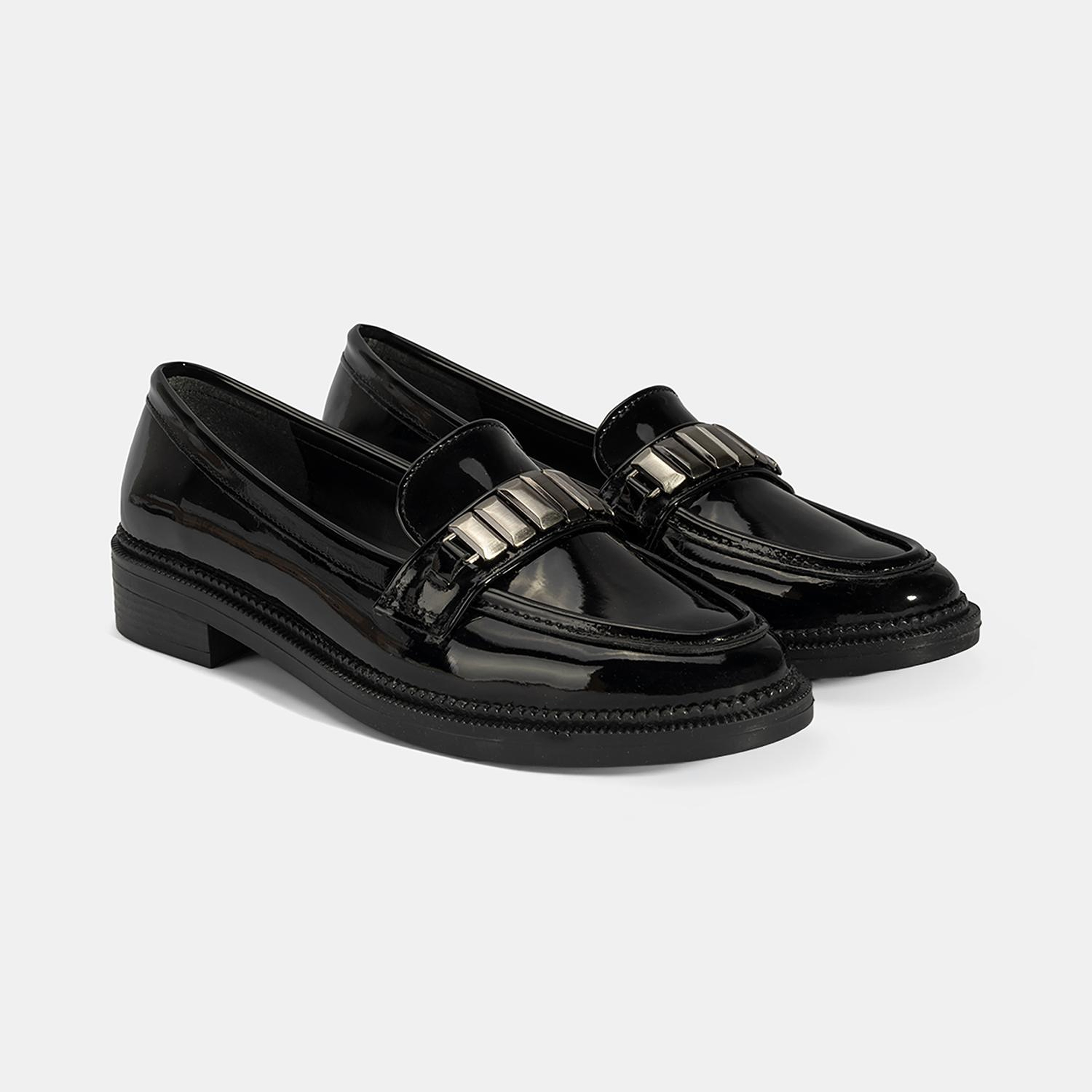 Kadın Siyah Metal Aksesuarlı Loafer