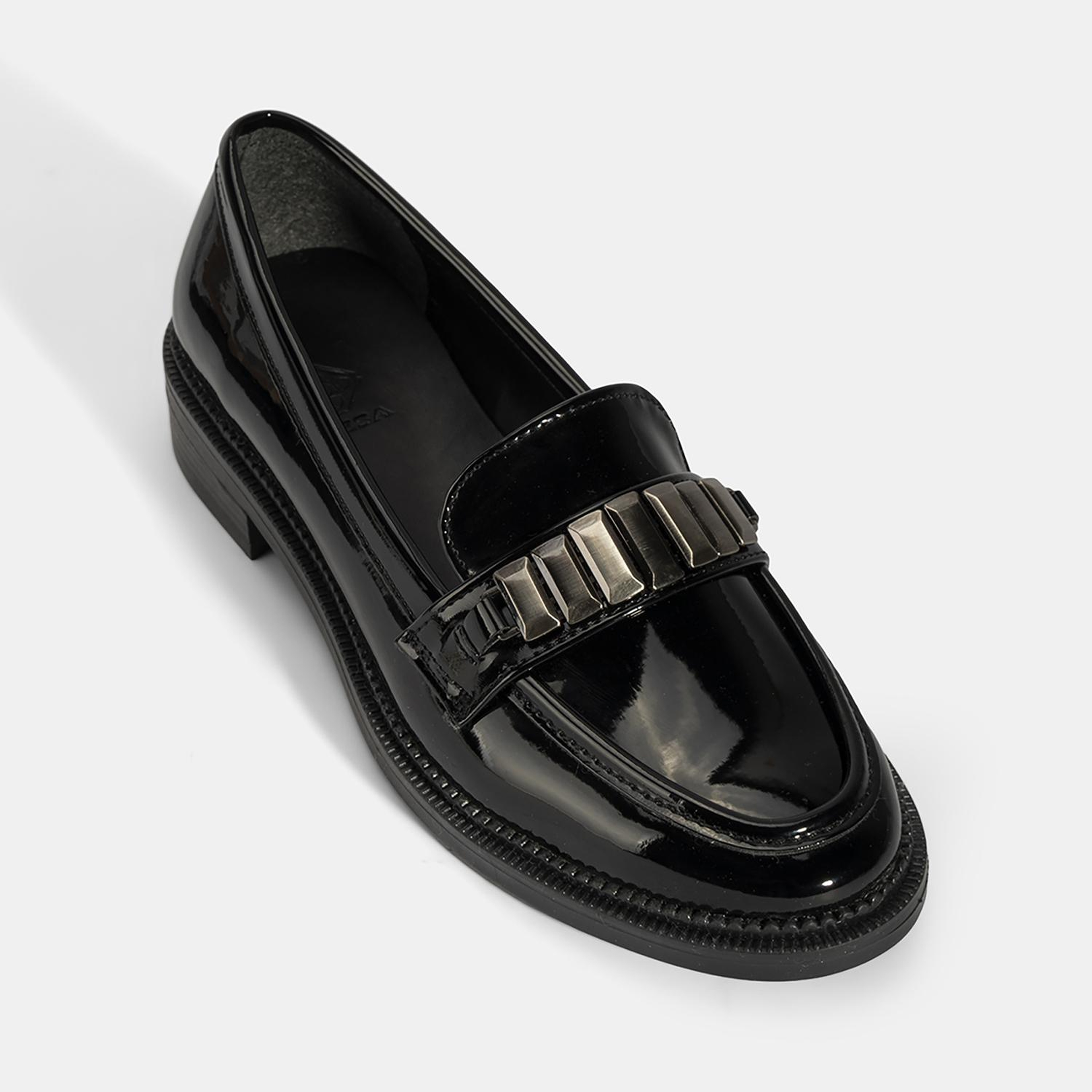 Kadın Siyah Metal Aksesuarlı Loafer