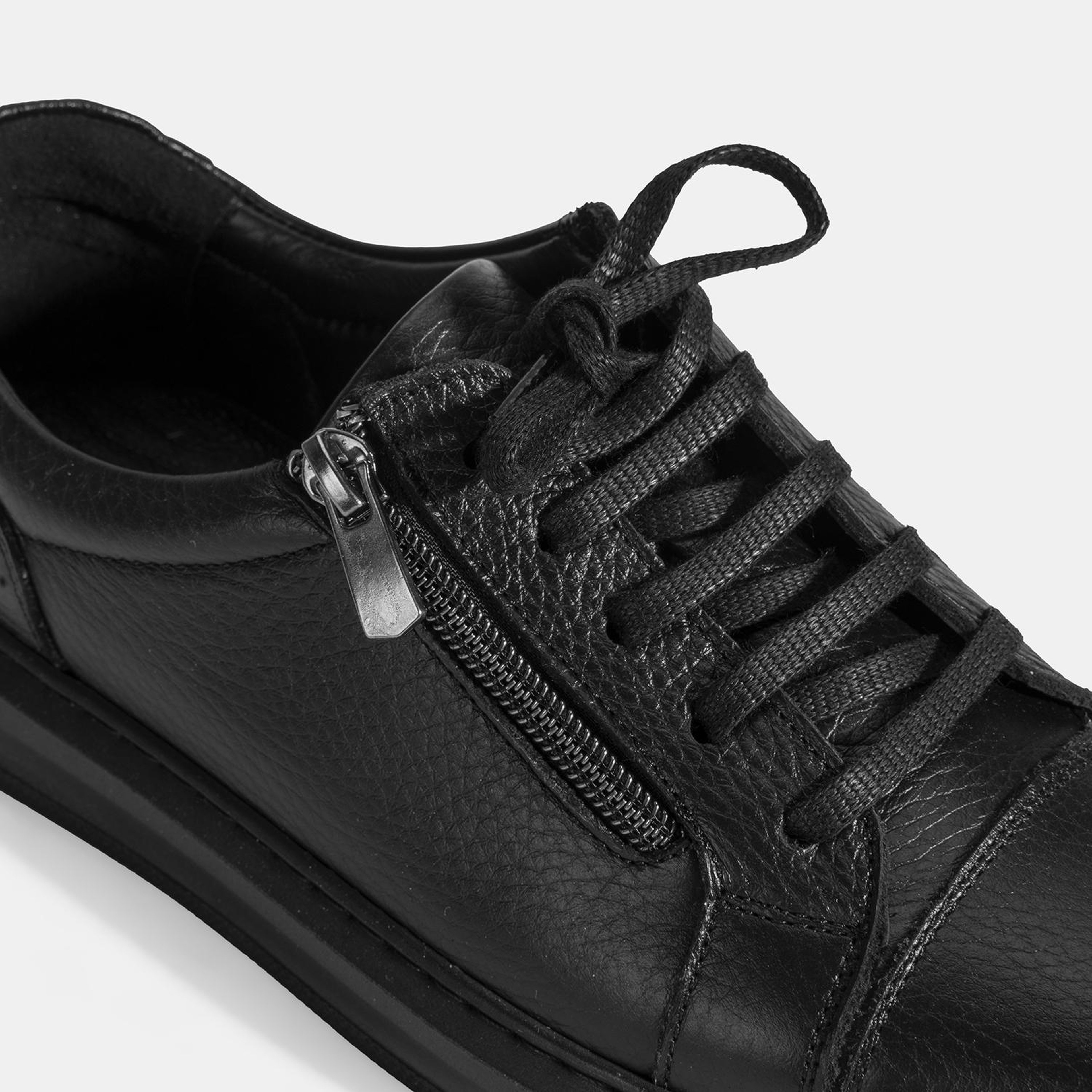 Kadın Siyah Bağcıklı Fermuar Detaylı Deri Günlük Ayakkabı