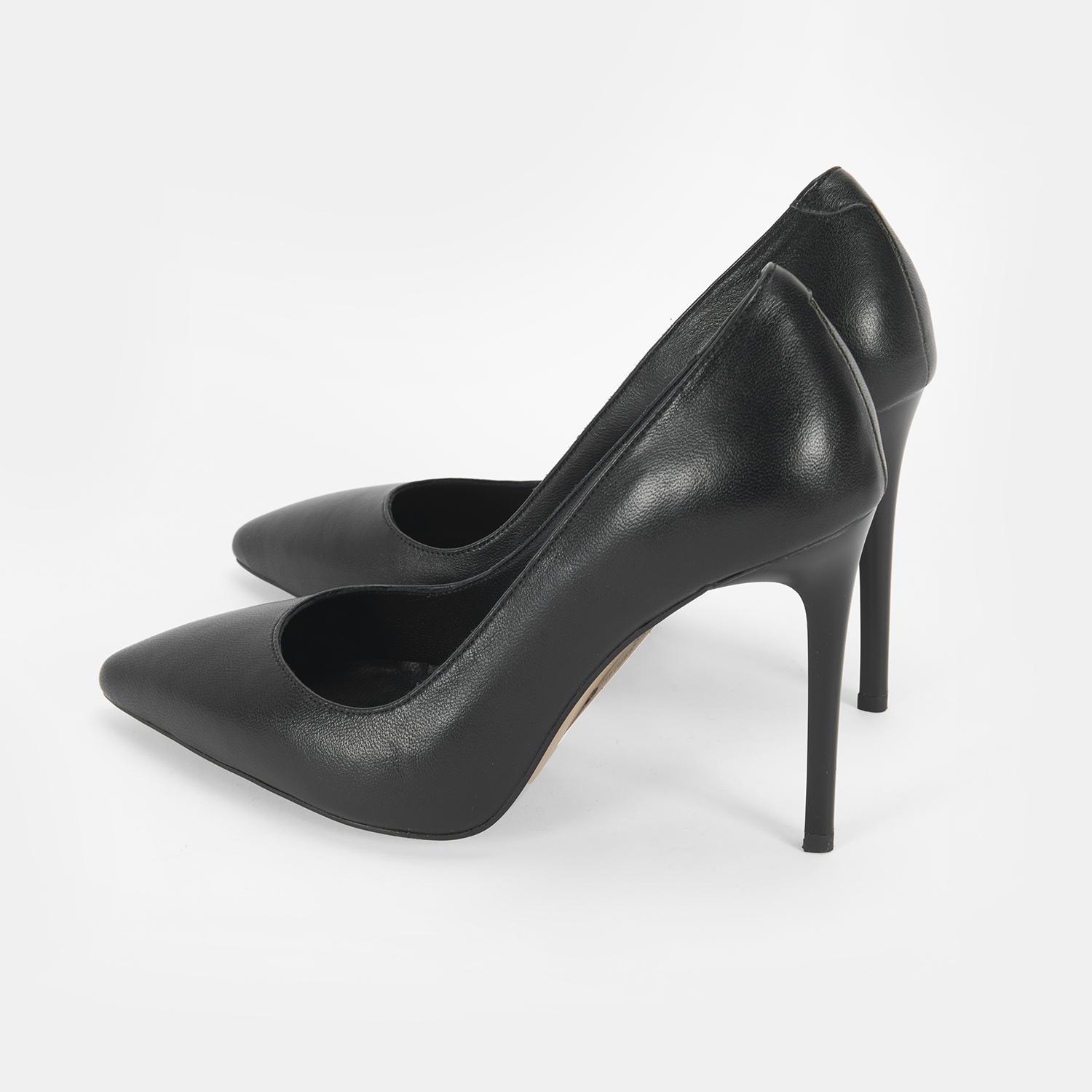 Kadın Siyah Deri Topuklu Klasik Ayakkabı