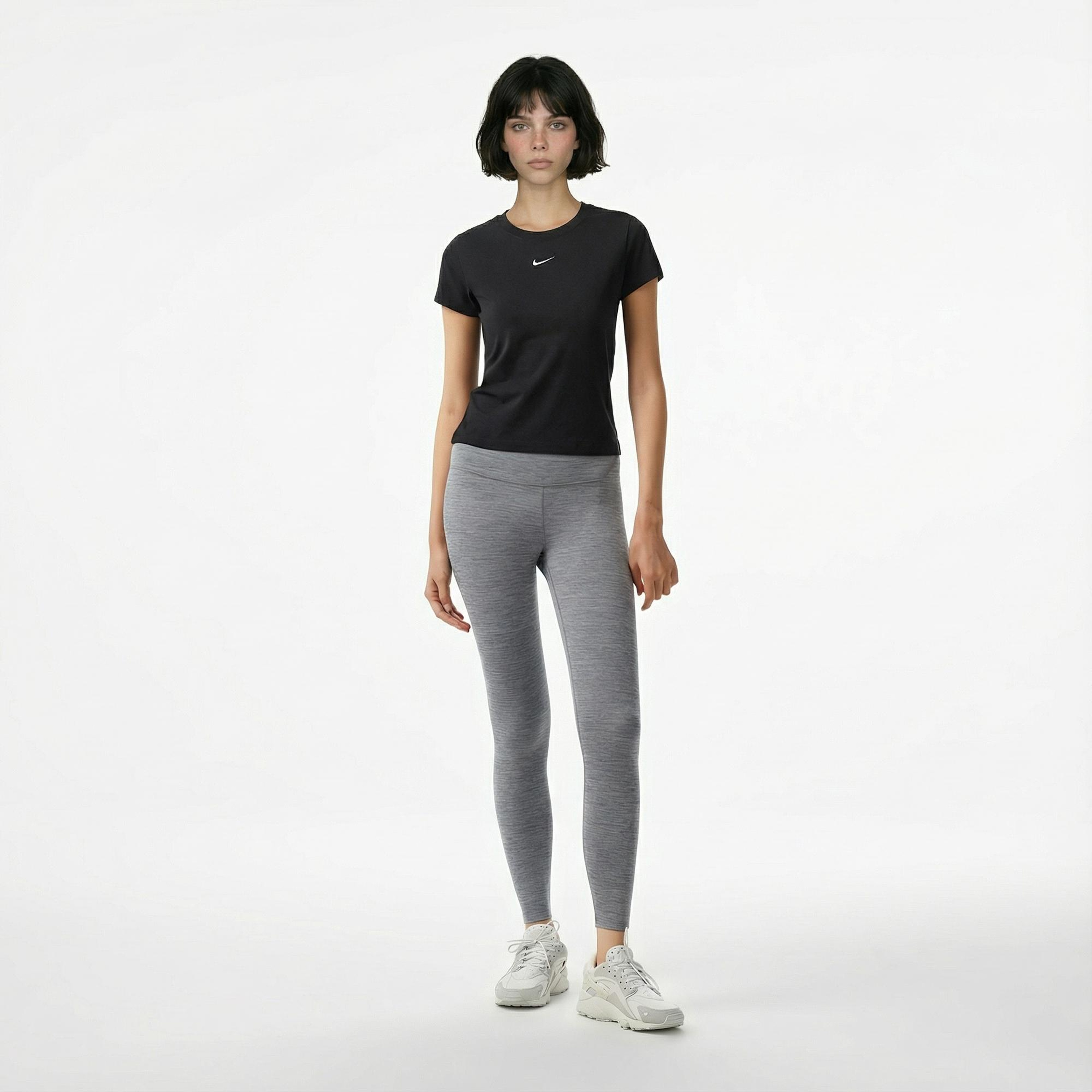 Nike Sportswear Chill Knit Kadın Siyah T-Shirt