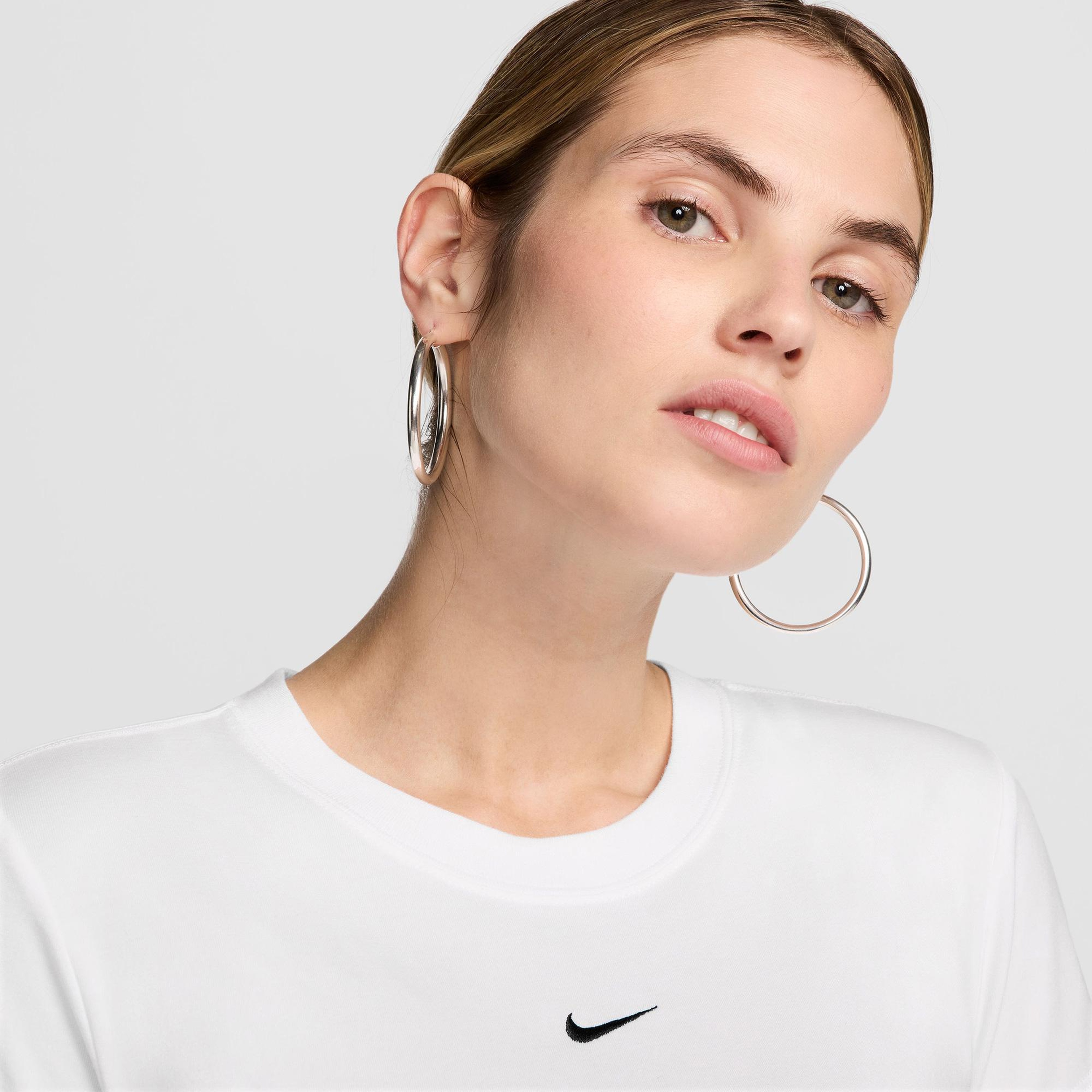 Nike Sportswear Chill Knit Kadın Beyaz T-Shirt