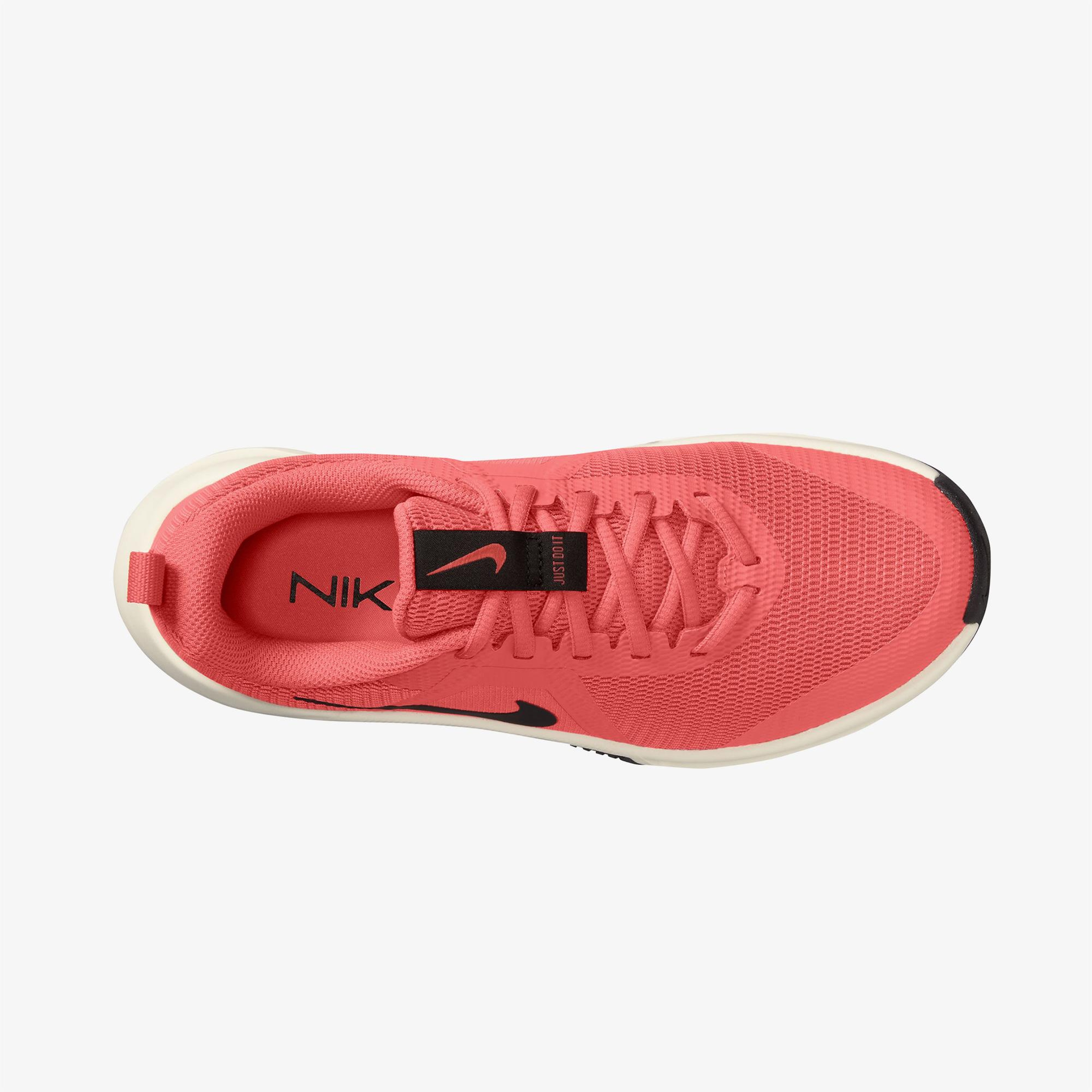 Nike MC Trainer 3 Kadın Turuncu Spor Ayakkabı