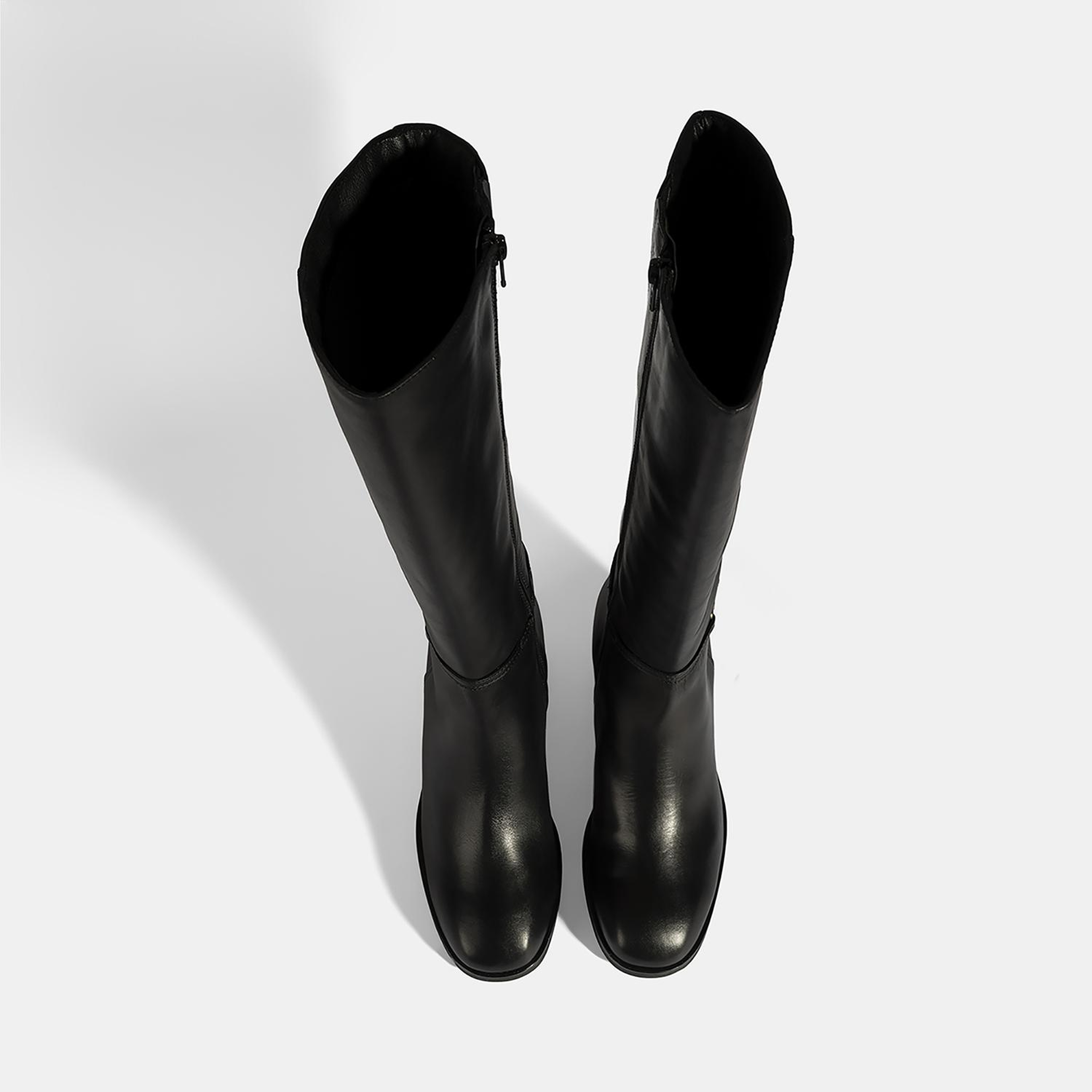 Kadın Siyah Metal Aksesuarlı Deri Çizme