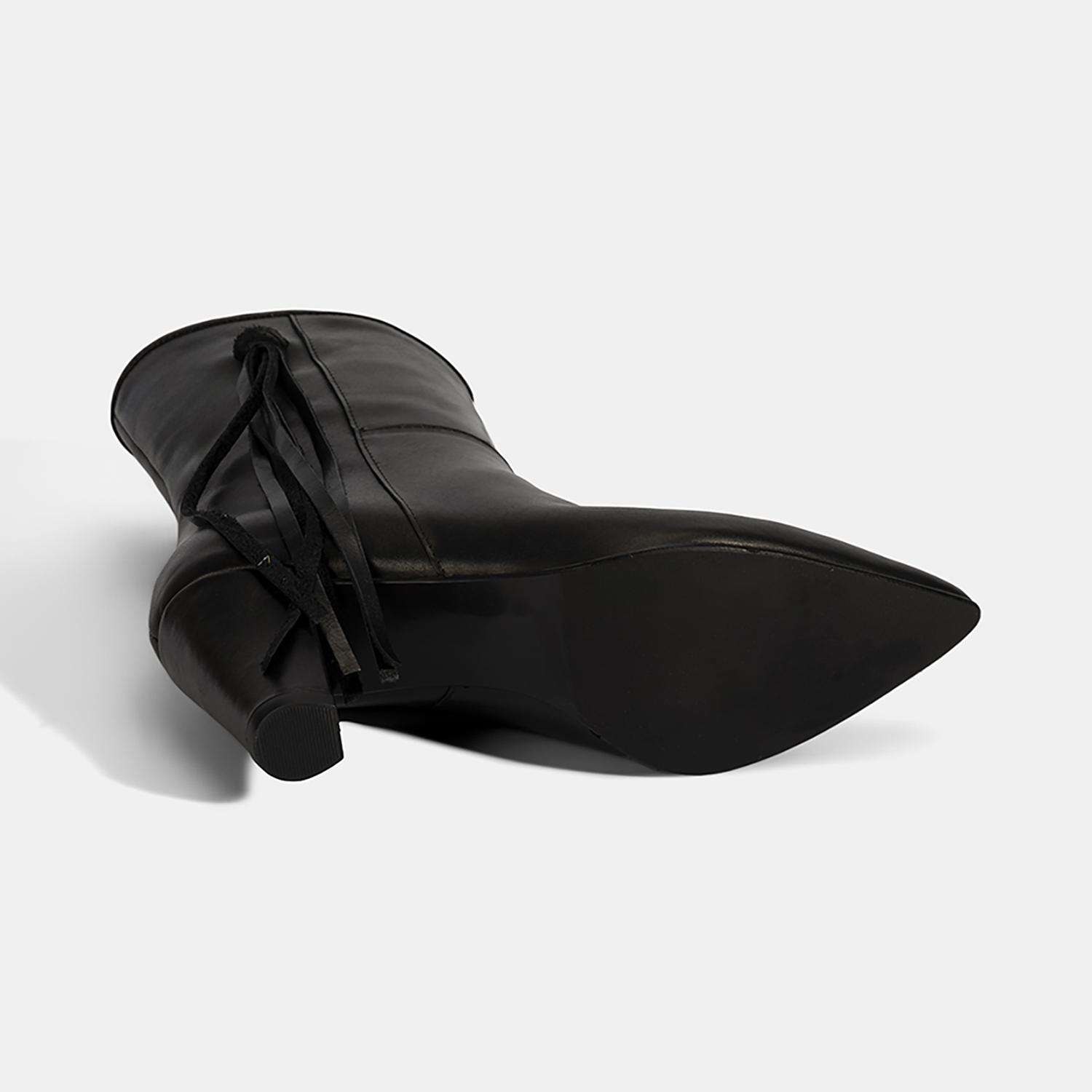 Kadın Siyah Püskül Detaylı Topuklu Deri Bot