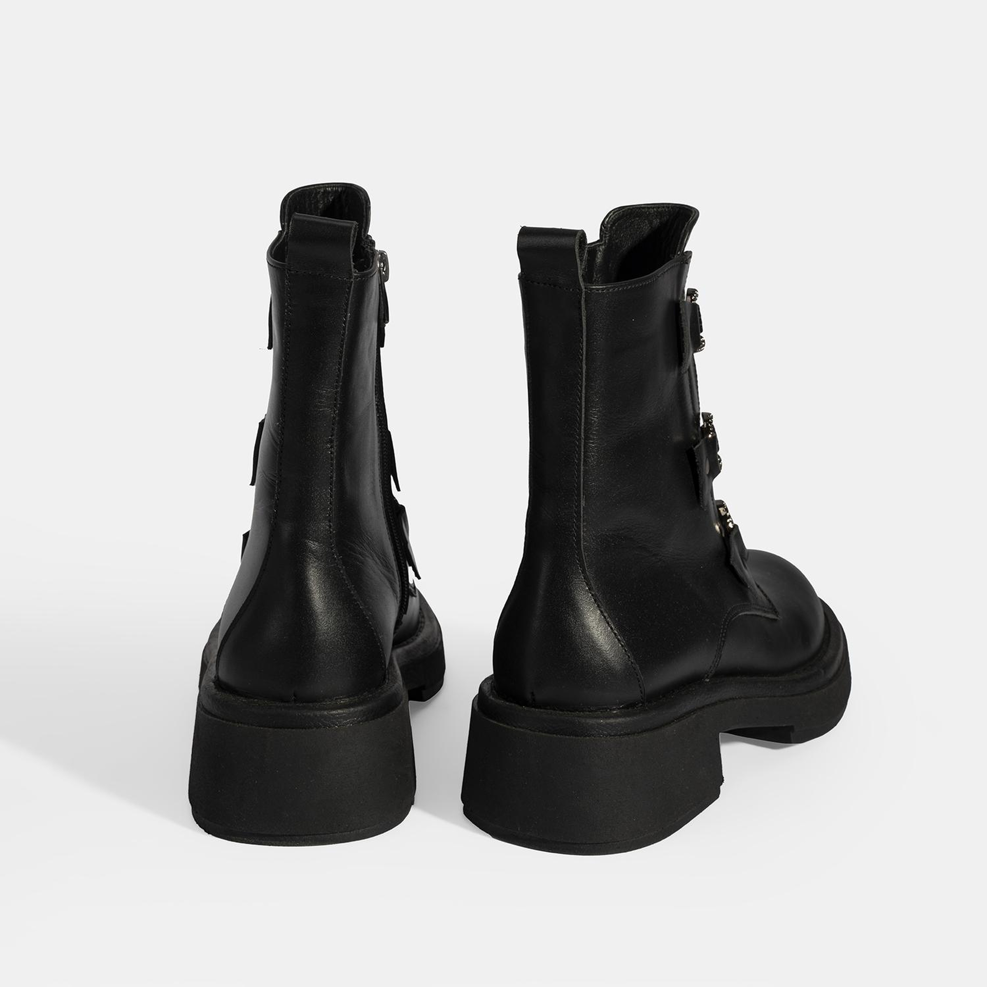 Kadın Siyah Metal Toka Detaylı Deri Postal Bot