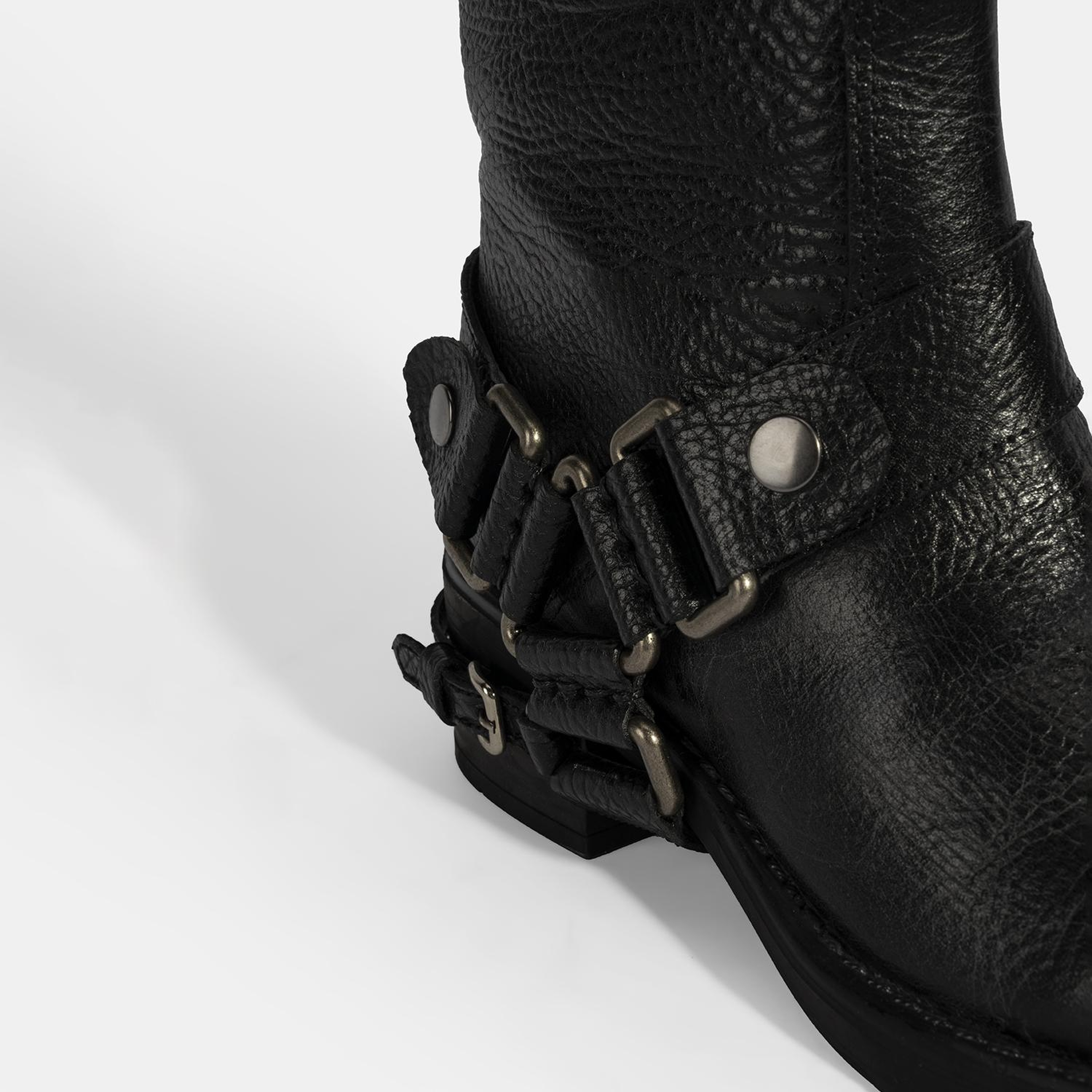 Kadın Siyah Metal Aksesuarlı Deri Biker Bot