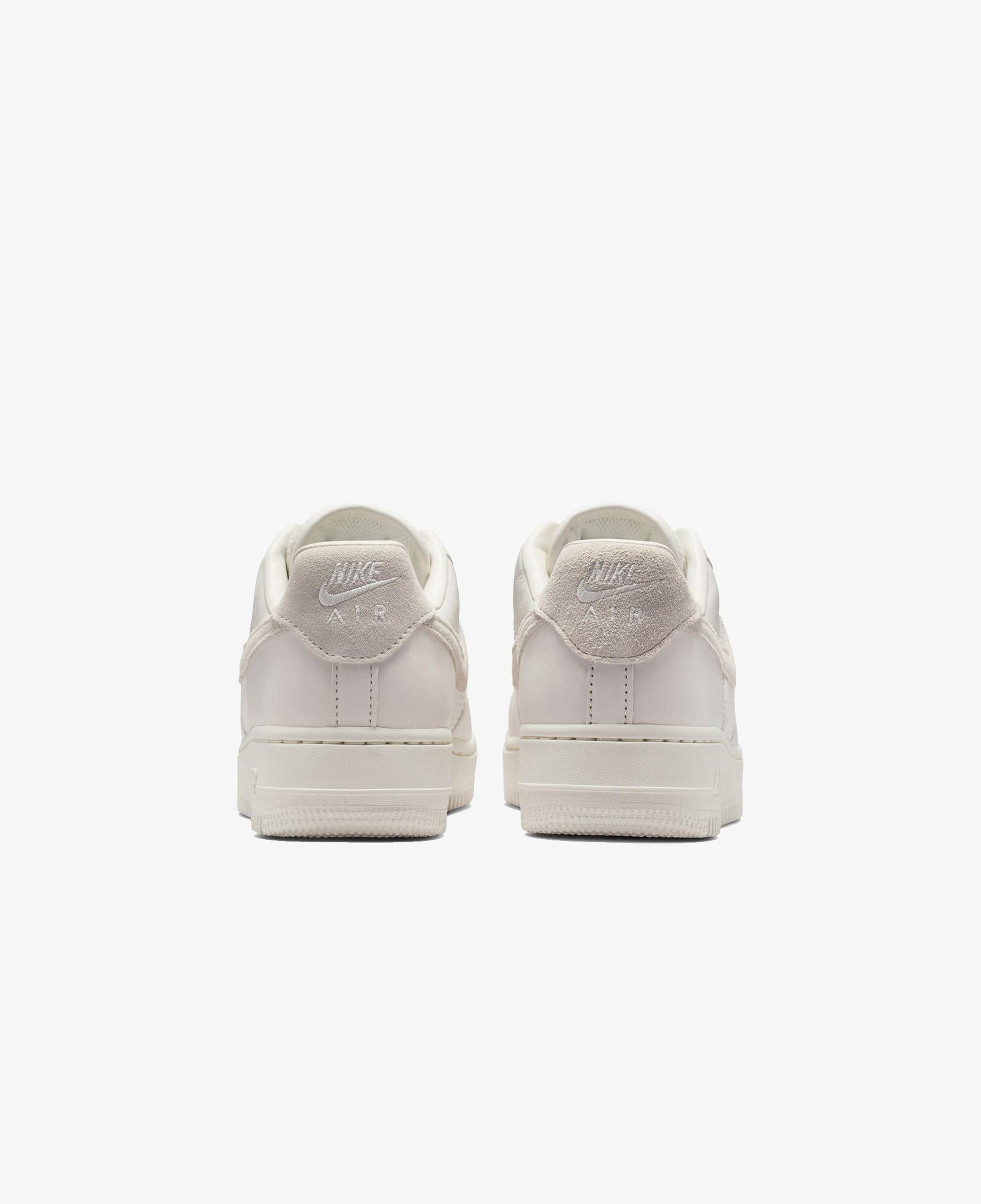 Nike Air Force 1 '07 Kadın Krem Rengi Spor Ayakkabı